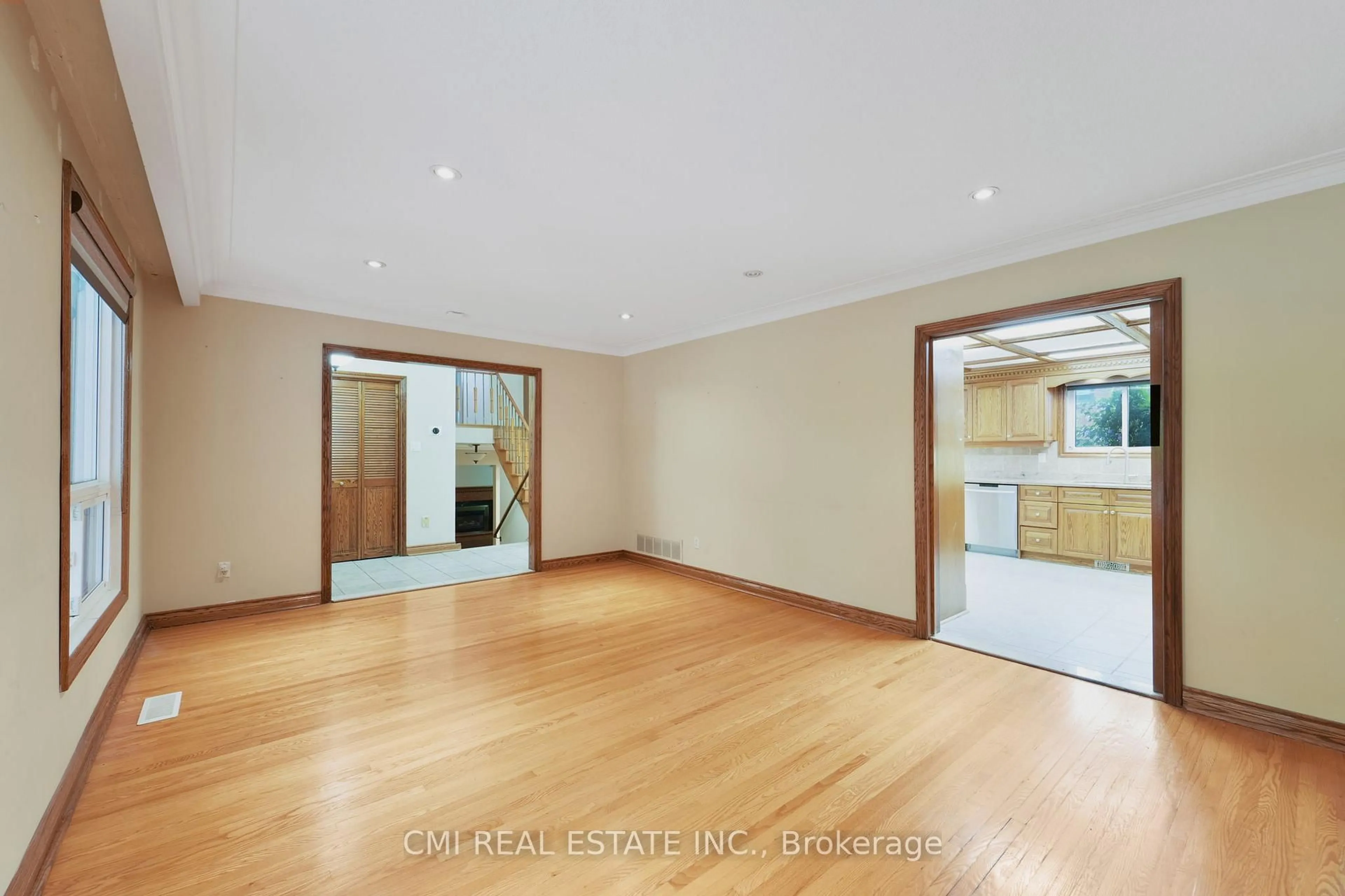 Unknown for 698 Hillman Cres, Mississauga Ontario L4Y 2H9