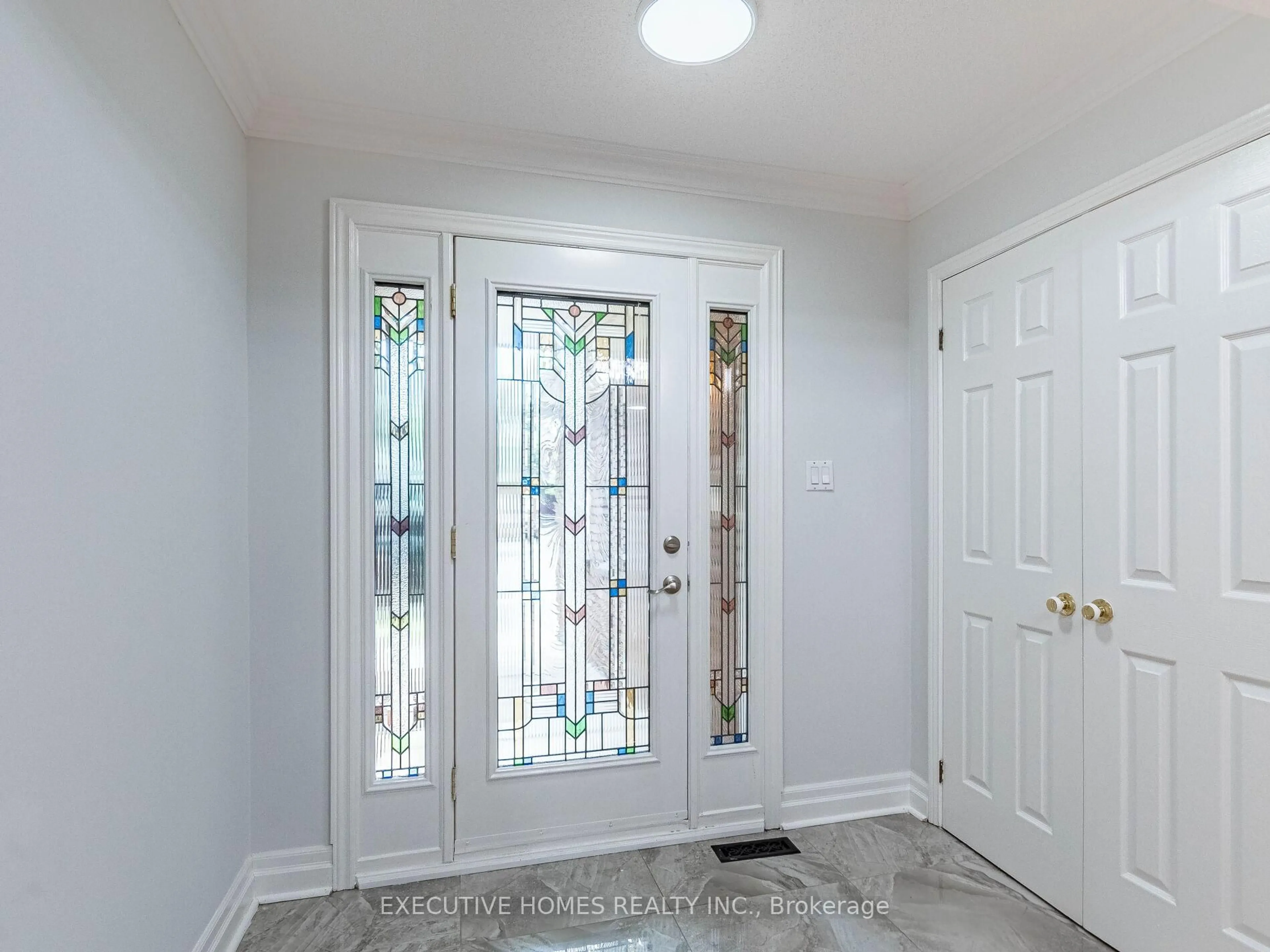 Indoor entryway for 1876 Roy Ivor Cres, Mississauga Ontario L5L 3N8