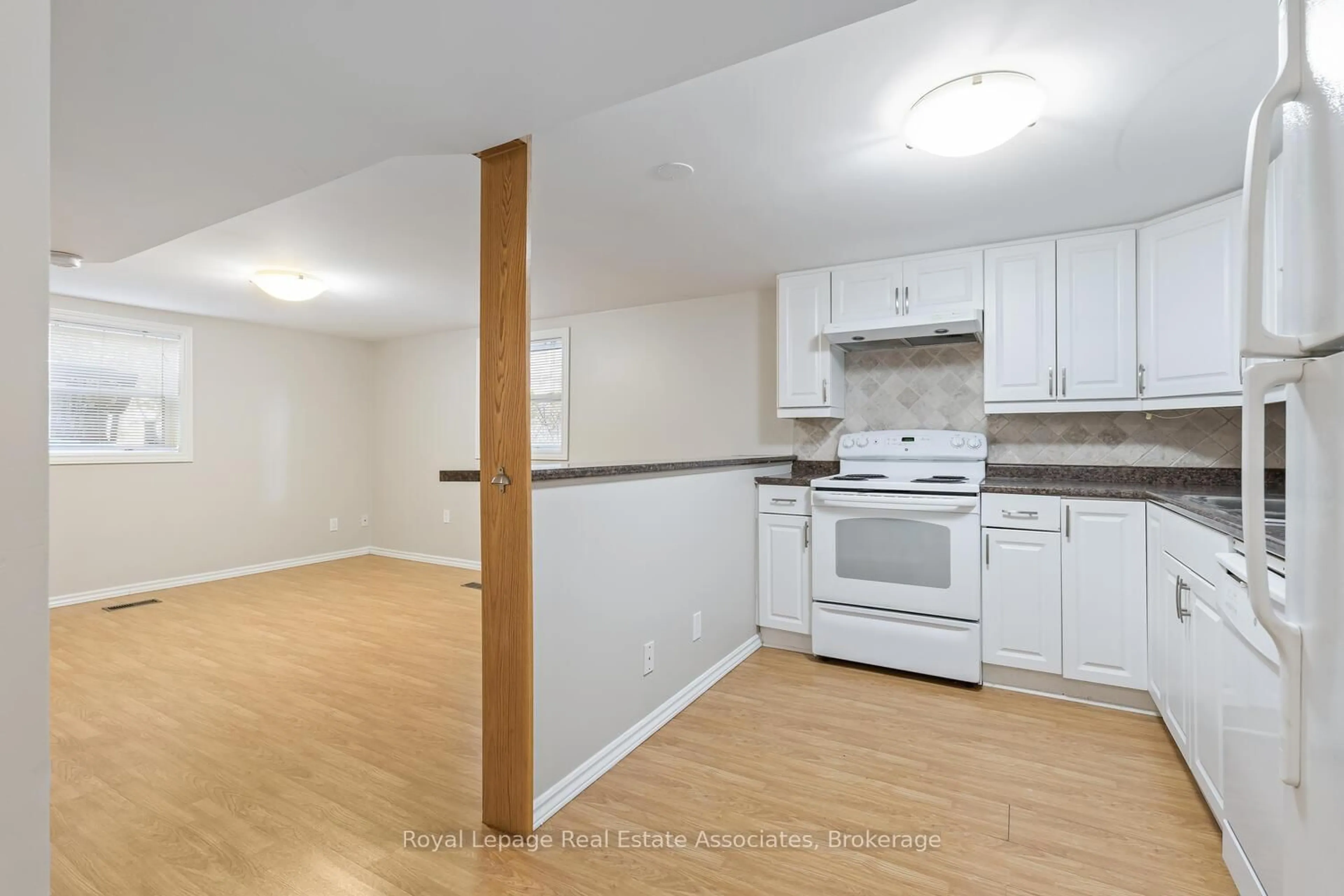 Standard kitchen, wood/laminate floor for 17 Academy Rd, Halton Hills Ontario L7G 3N7