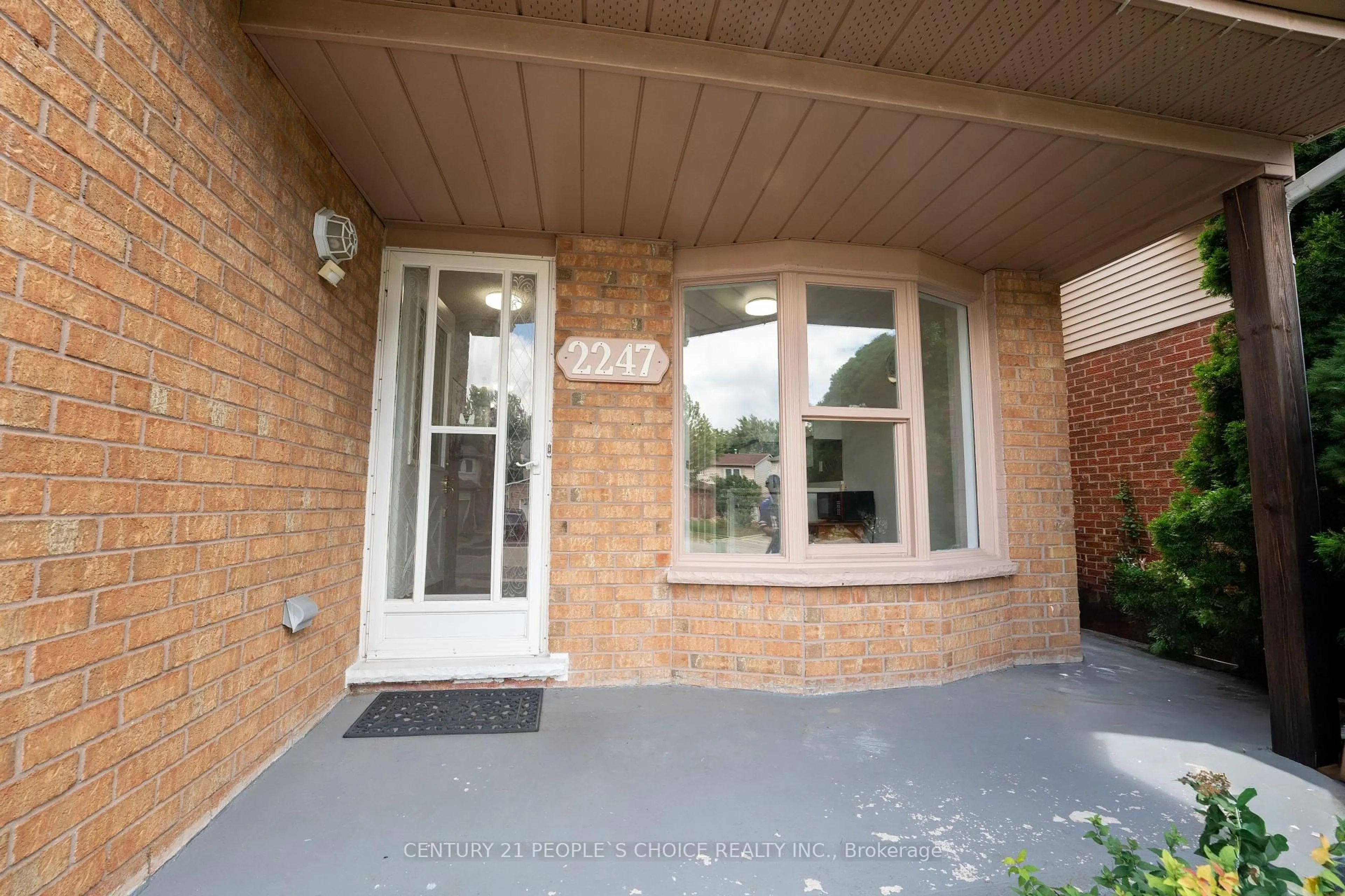 Unknown for 2247 Silverbirch Crt, Burlington Ontario L7M 3H4
