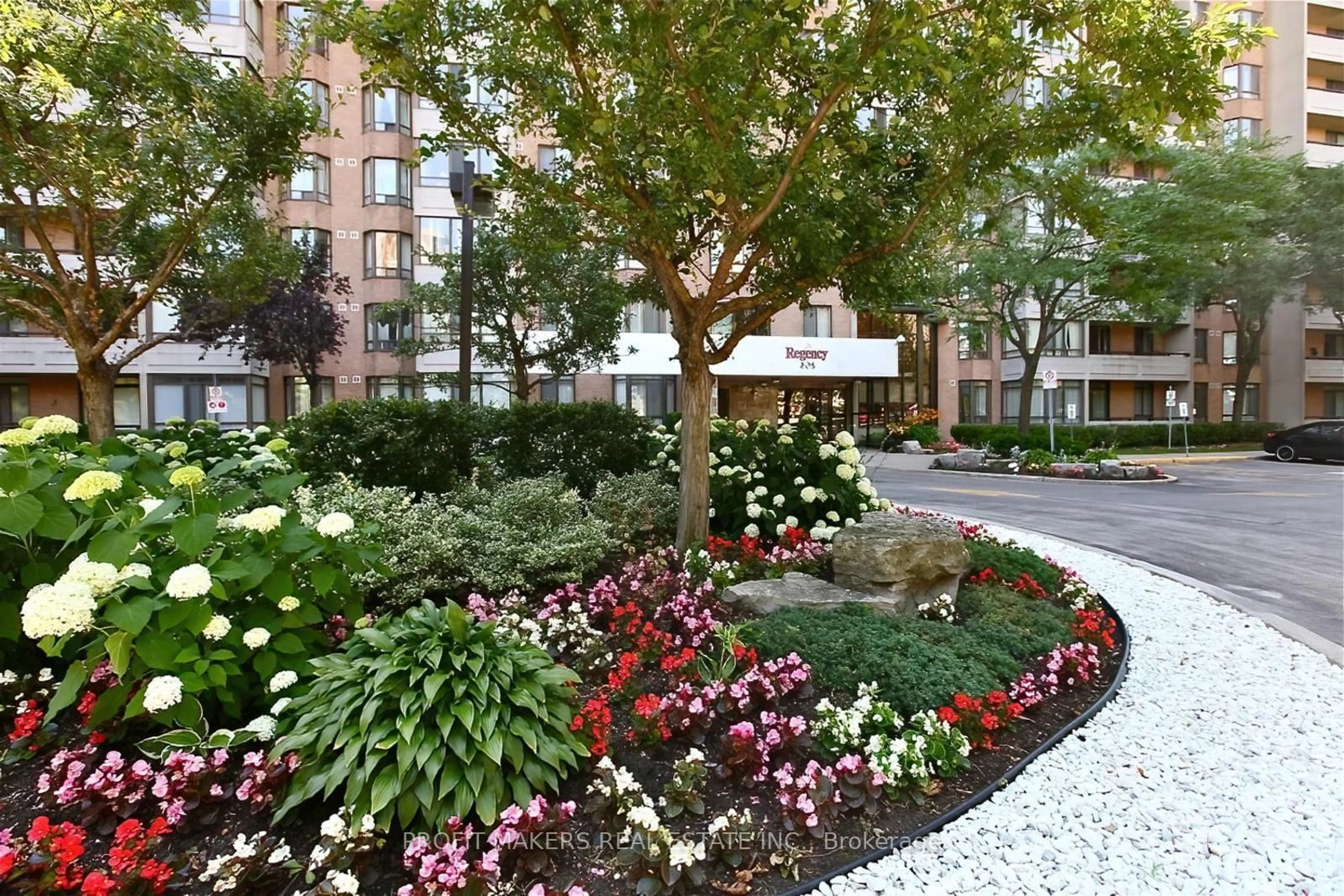 Patio, street for 5 Lisa St #306, Brampton Ontario L6T 4T4