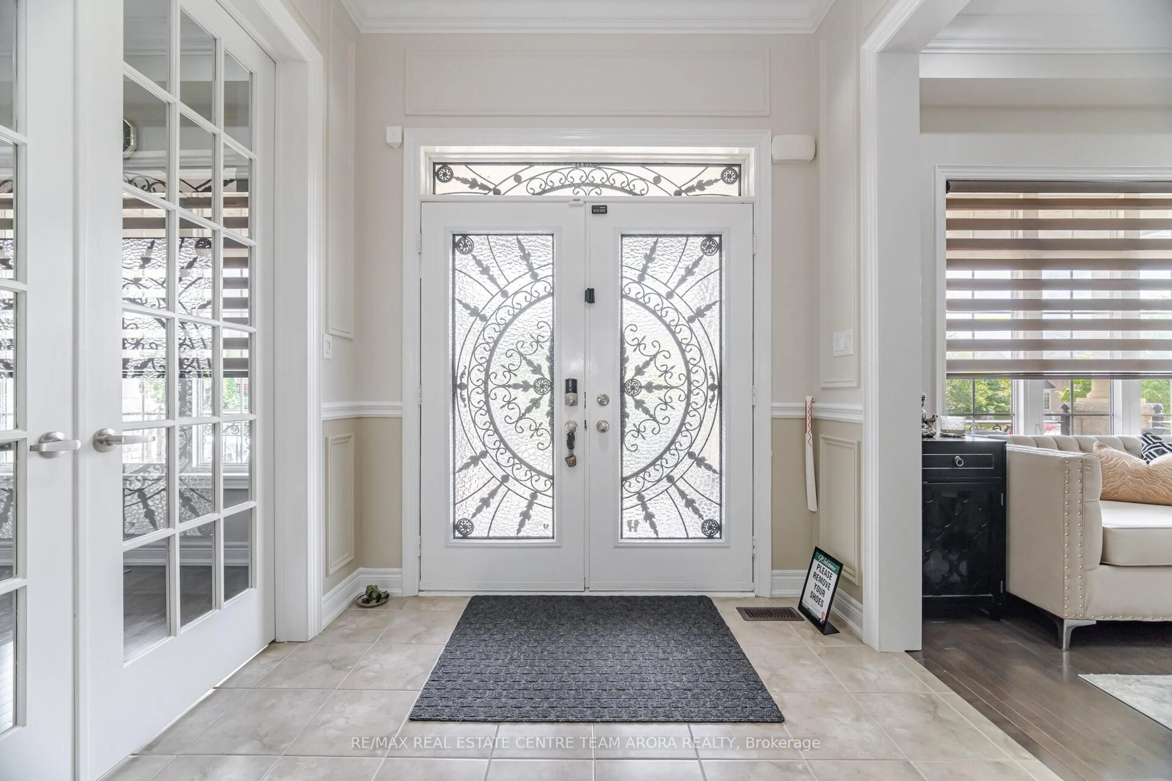 Indoor entryway for 110 Lloyd Sanderson Dr, Brampton Ontario L6Y 0G8