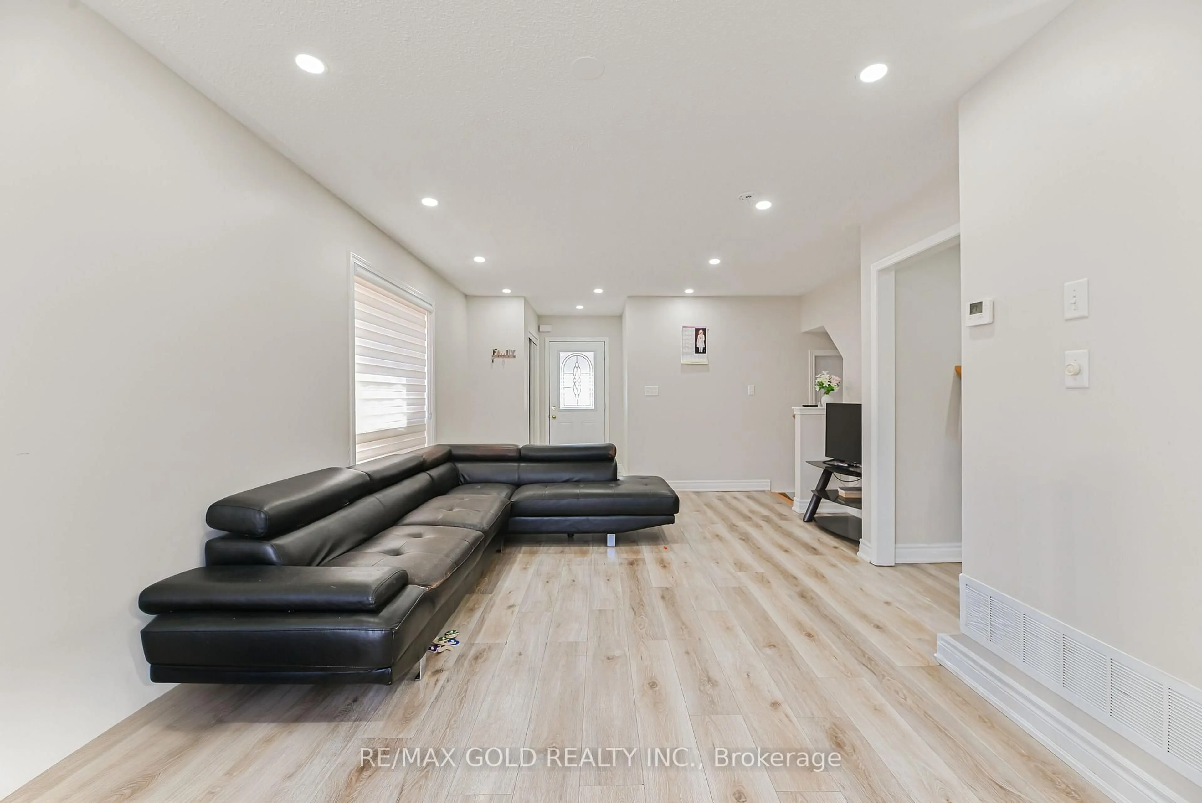 Living room with furniture, unknown for 17 Levida St, Brampton Ontario L6P 2Y6