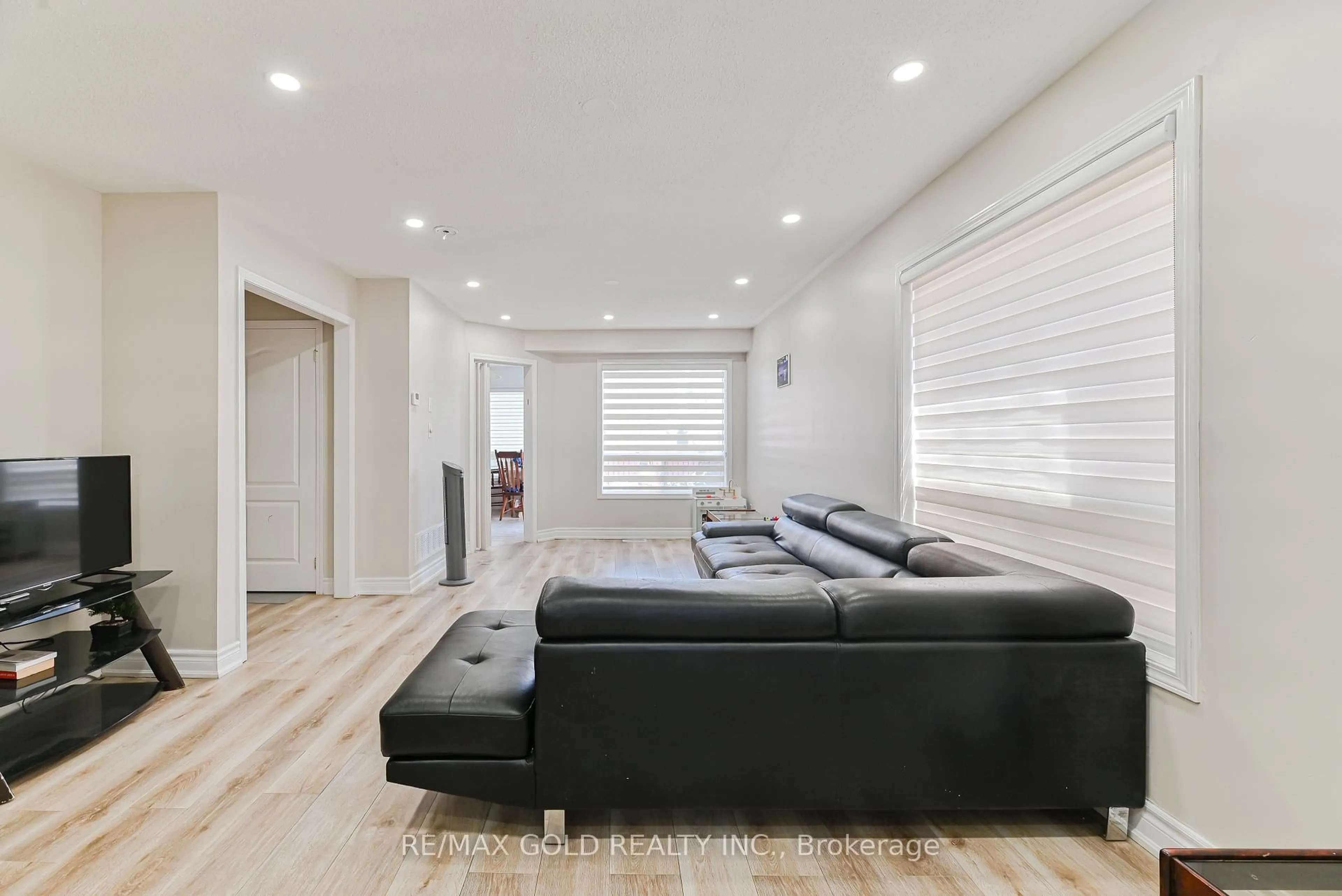 Living room with furniture, unknown for 17 Levida St, Brampton Ontario L6P 2Y6