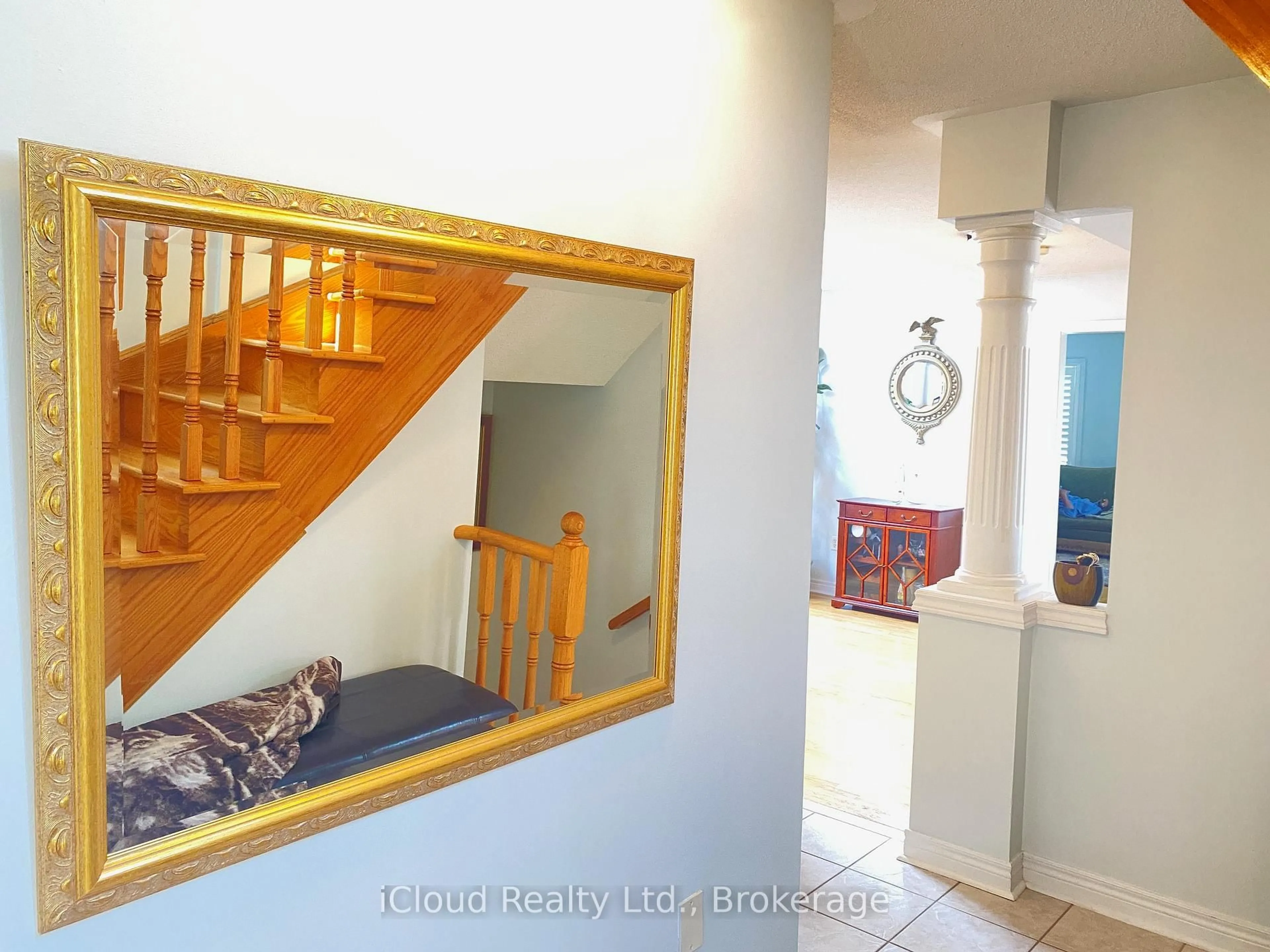 Indoor foyer for 329 Ellwood Dr, Caledon Ontario L7E 2G9