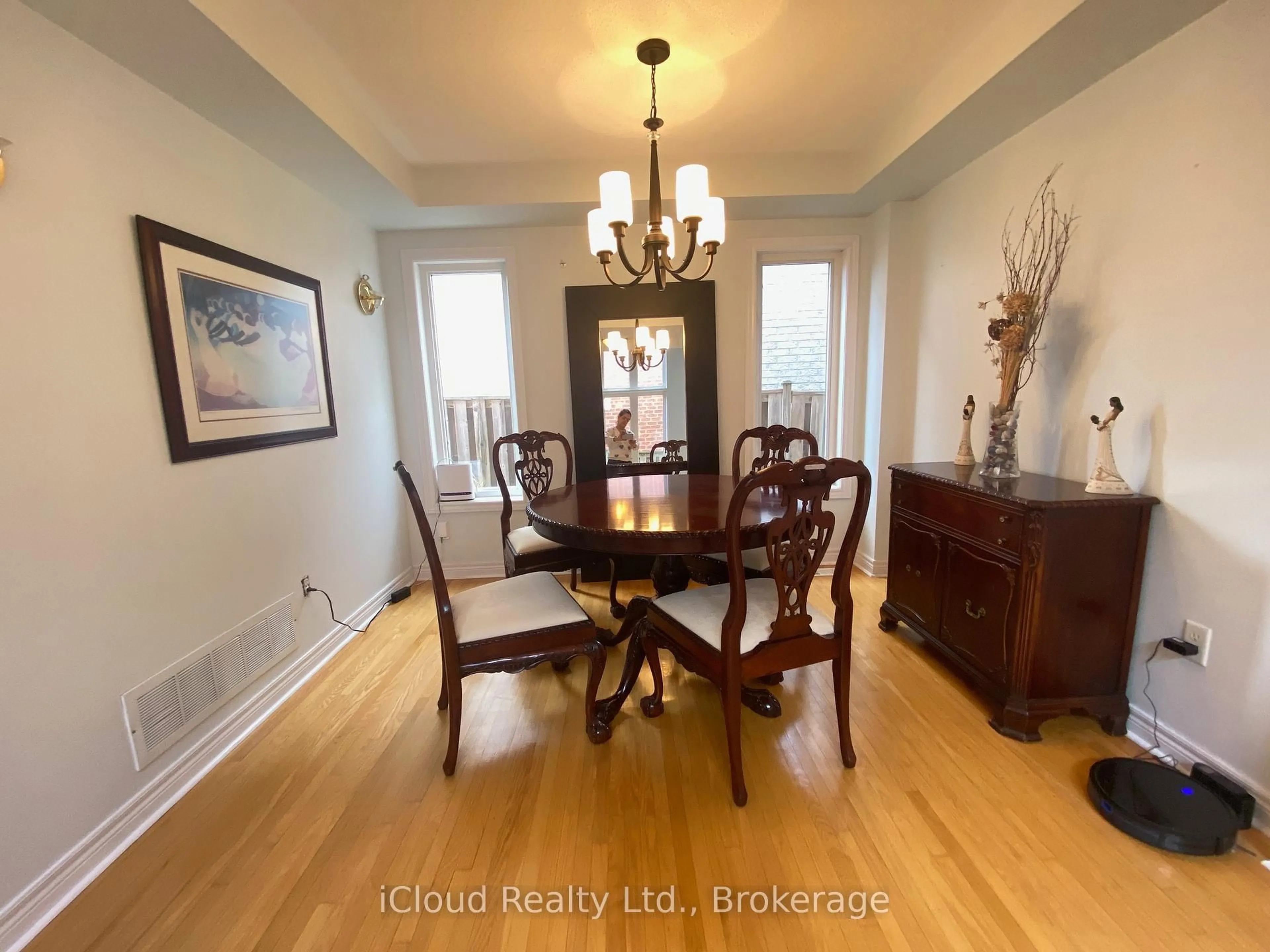 Dining room, wood/laminate floor for 329 Ellwood Dr, Caledon Ontario L7E 2G9
