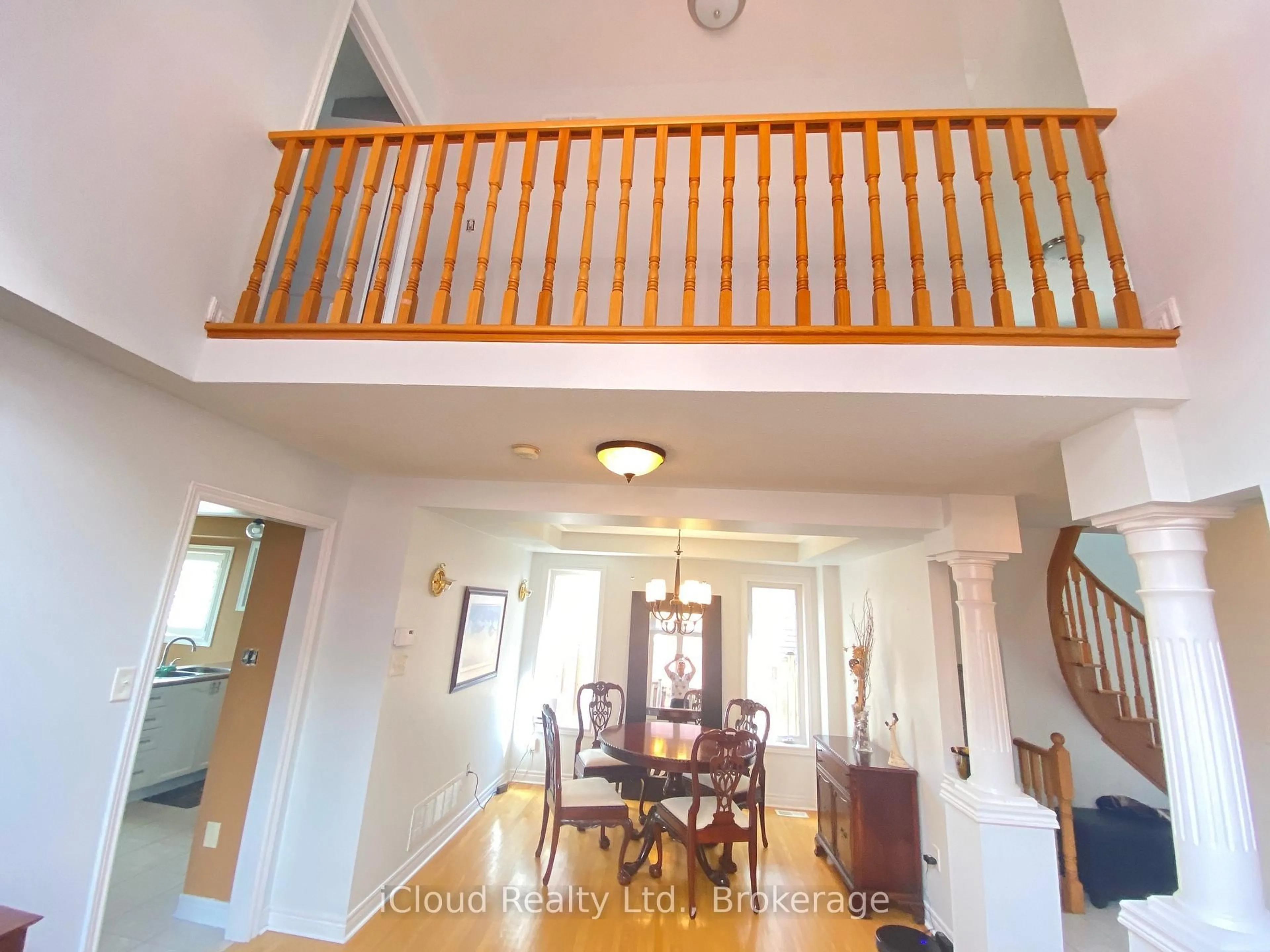 Indoor foyer for 329 Ellwood Dr, Caledon Ontario L7E 2G9