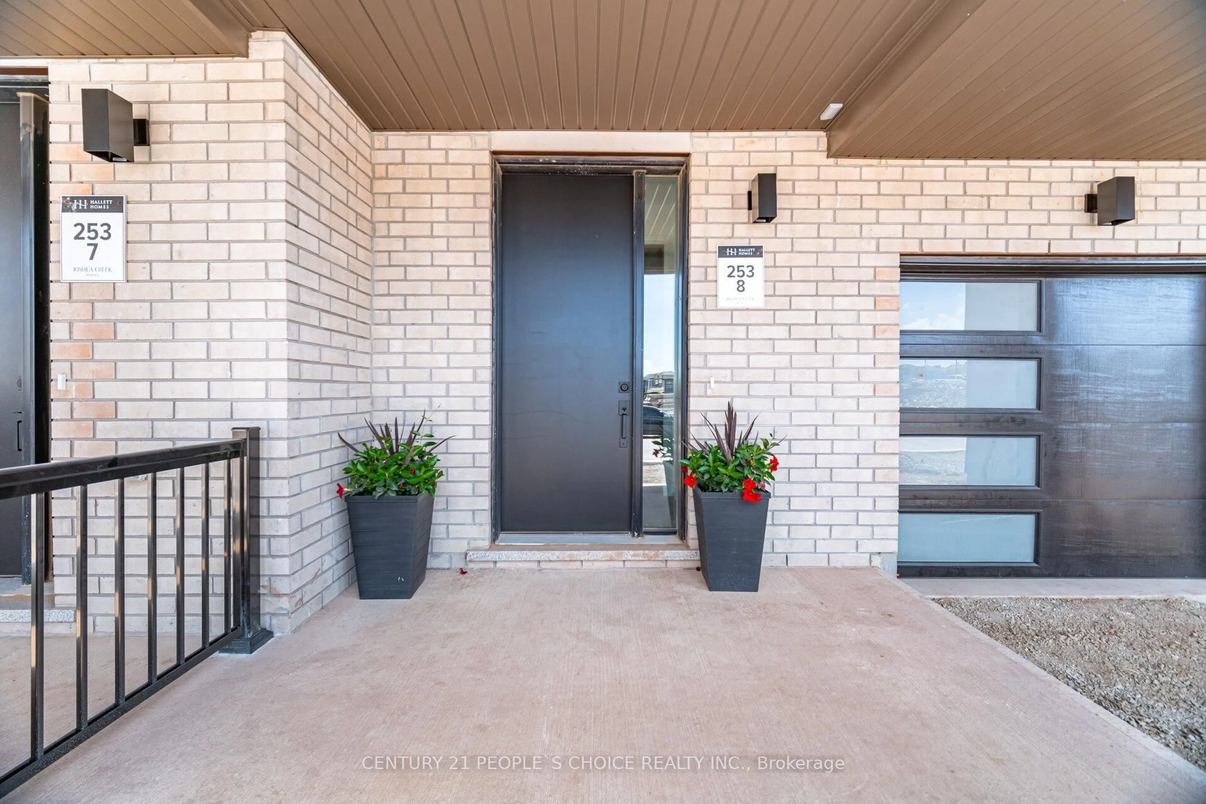 Indoor entryway for 1302 Muller Lane, Oakville Ontario L6H 7Z2