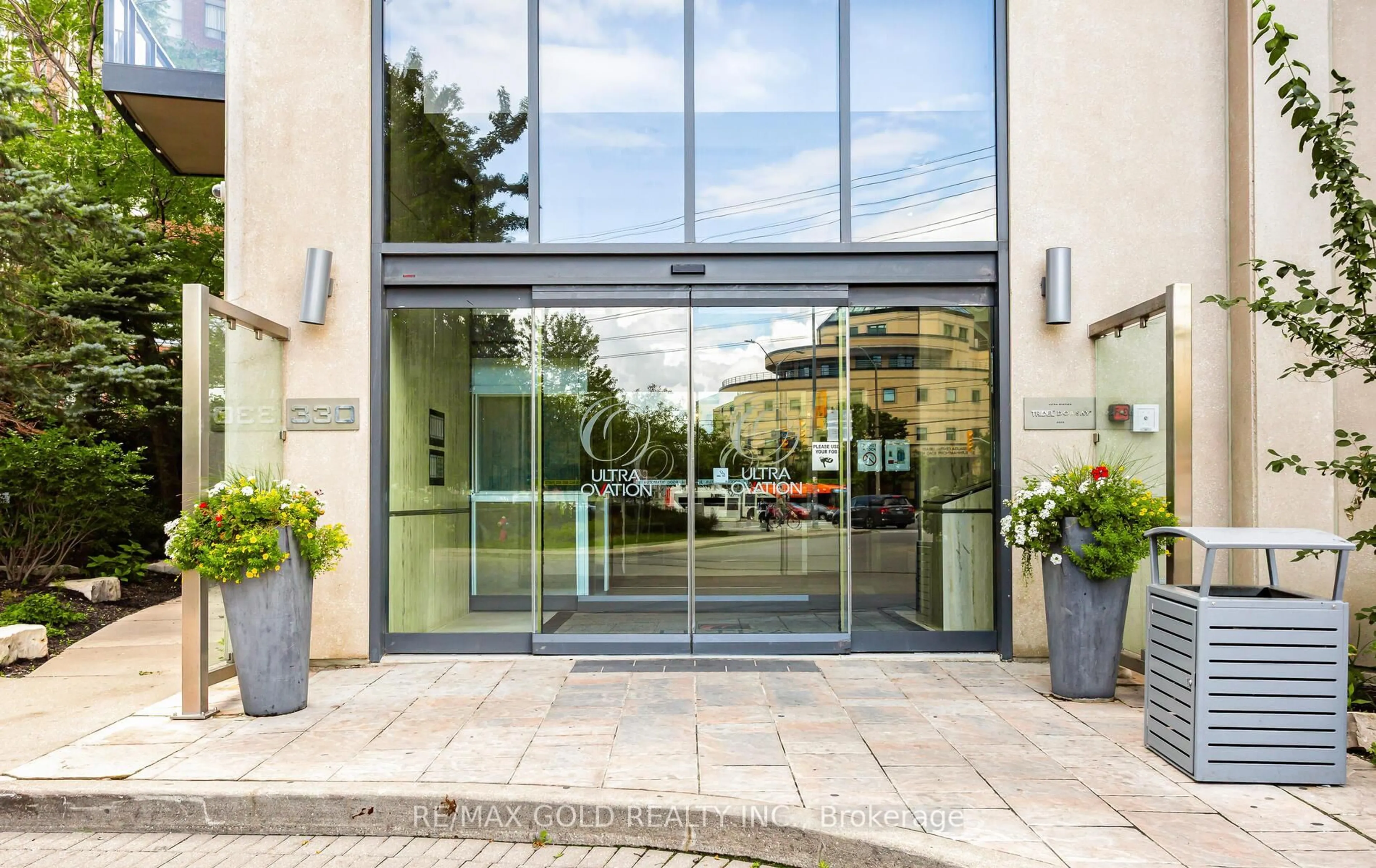 Indoor foyer for 330 Burnhamthorpe Rd #804, Mississauga Ontario L5R 1B8
