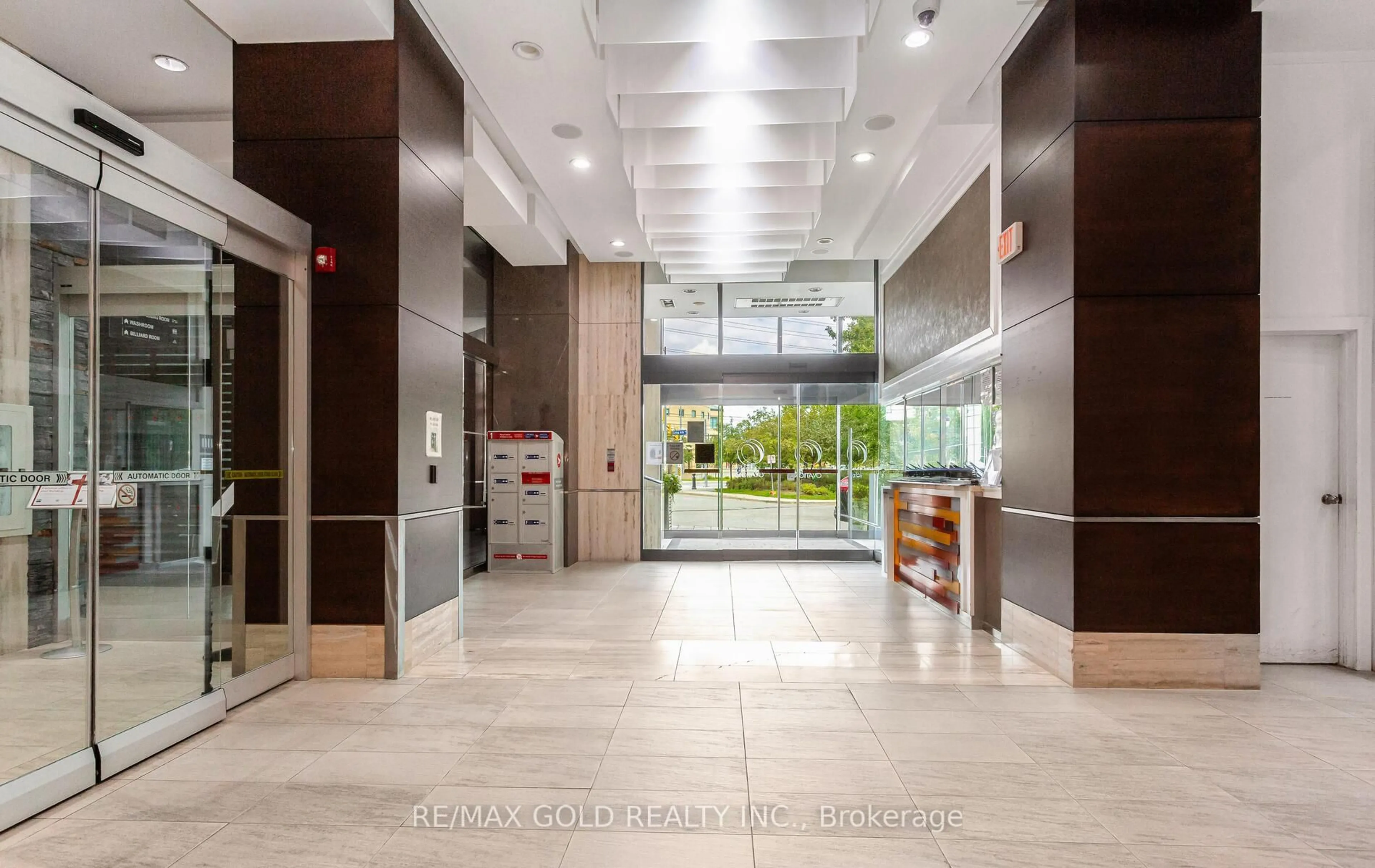 Indoor foyer for 330 Burnhamthorpe Rd #804, Mississauga Ontario L5R 1B8