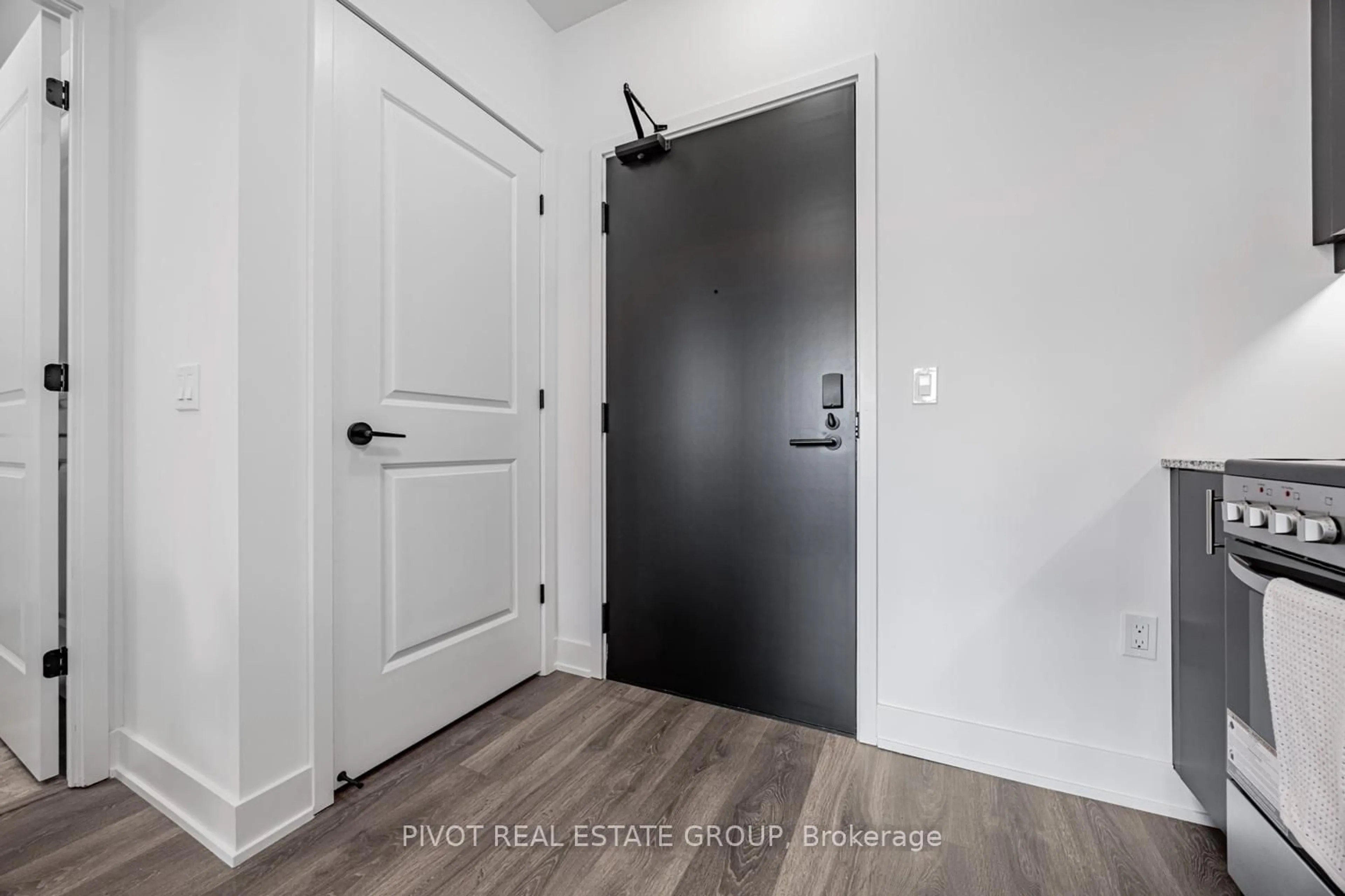 Indoor entryway for 2343 Khalsa Gate #440, Oakville Ontario L6M 5R6