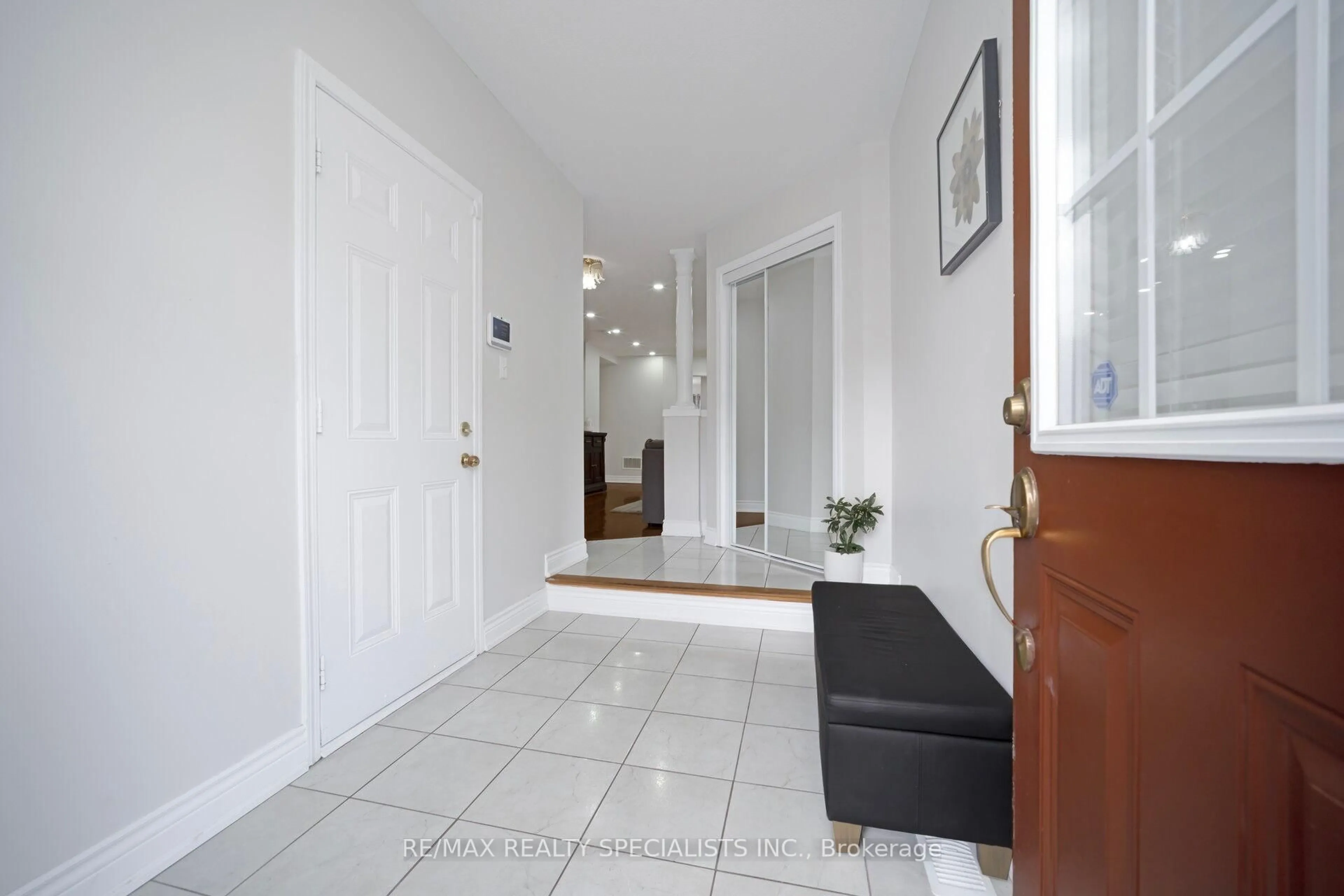 Indoor entryway for 145 Albright Rd, Brampton Ontario L6X 0J1