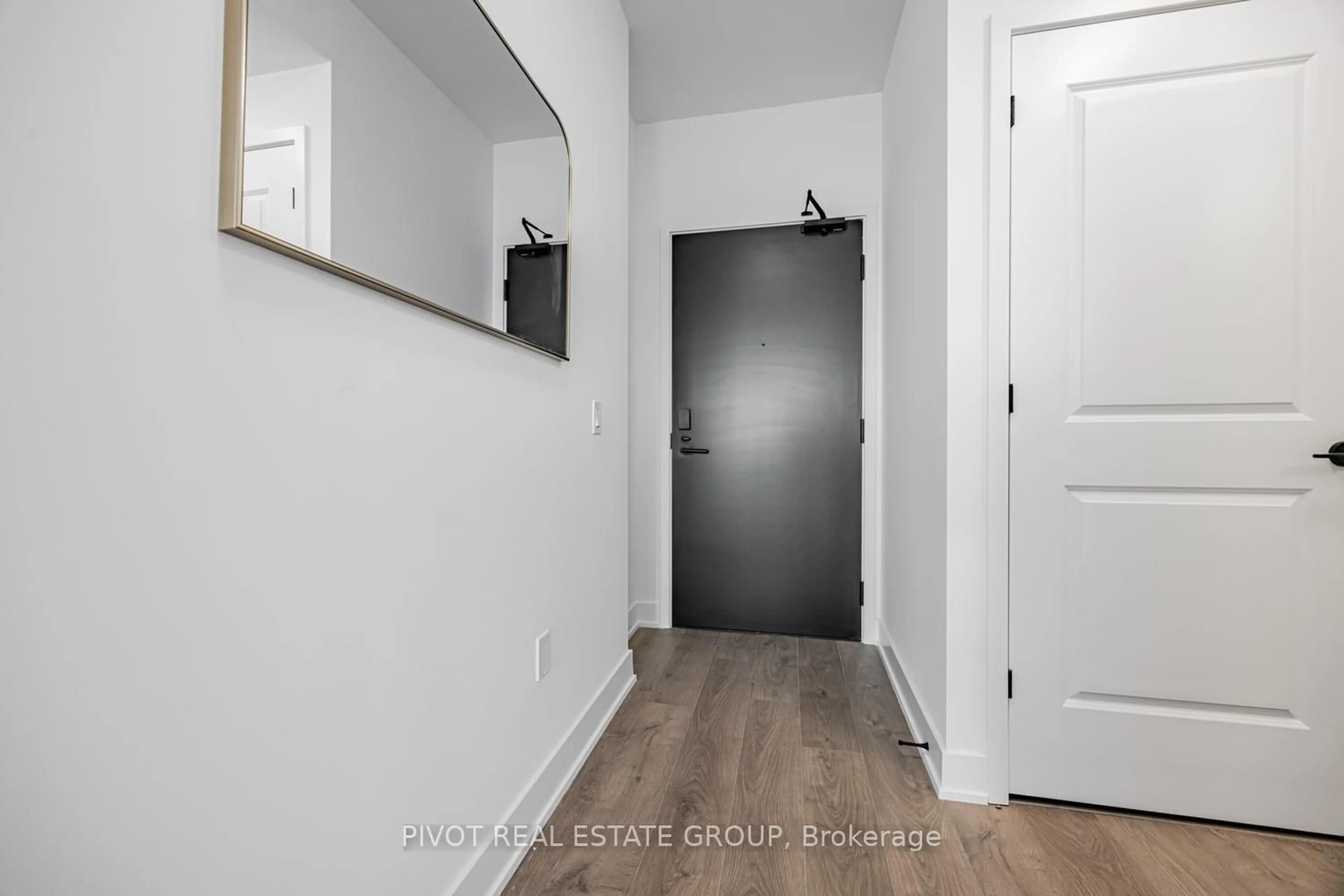 Indoor entryway for 2343 Khalsa Gate #615, Oakville Ontario L6M 5R6