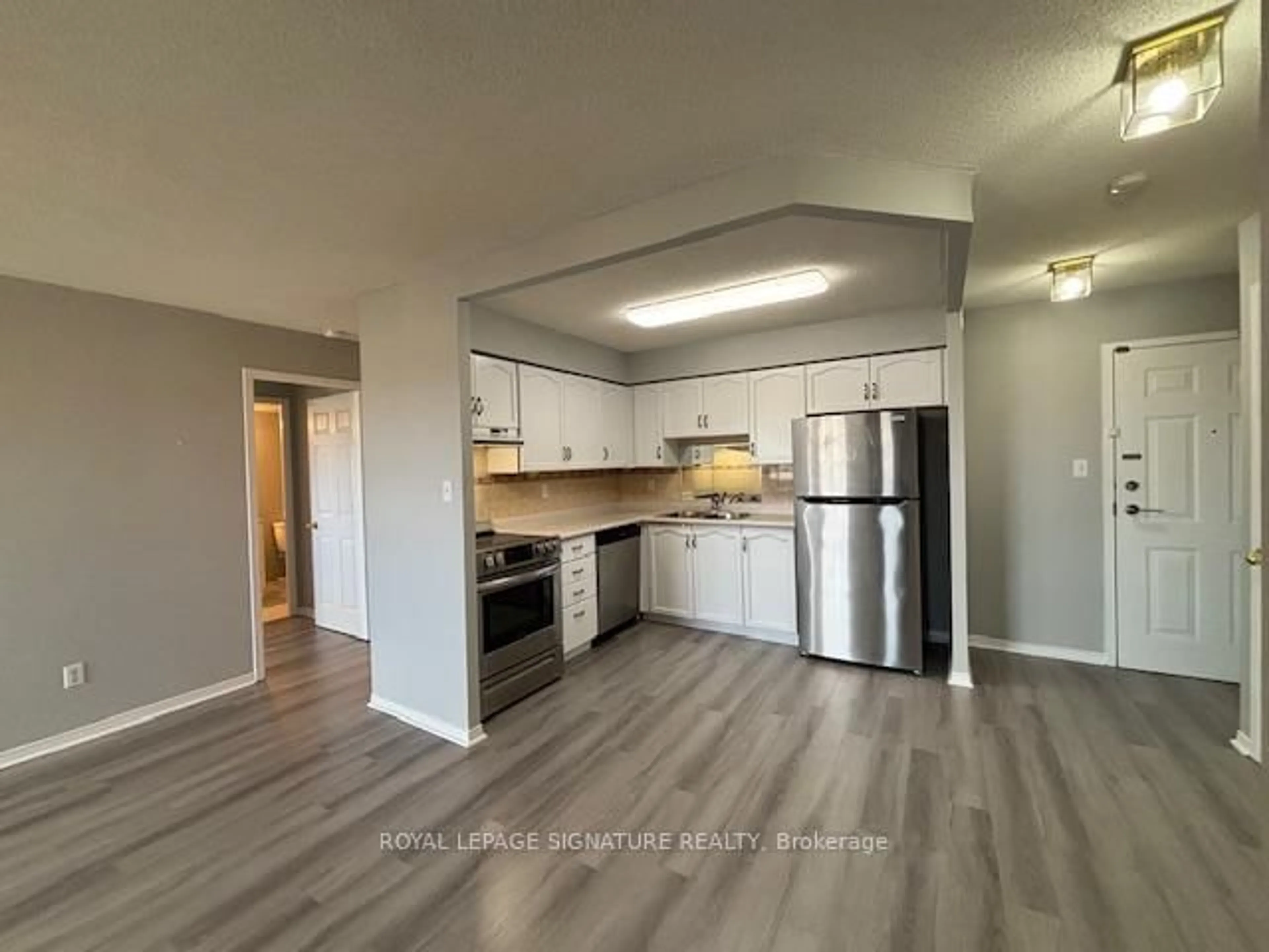 Open concept kitchen, wood/laminate floor for 32 Tannery St #407, Mississauga Ontario L5M 6T6
