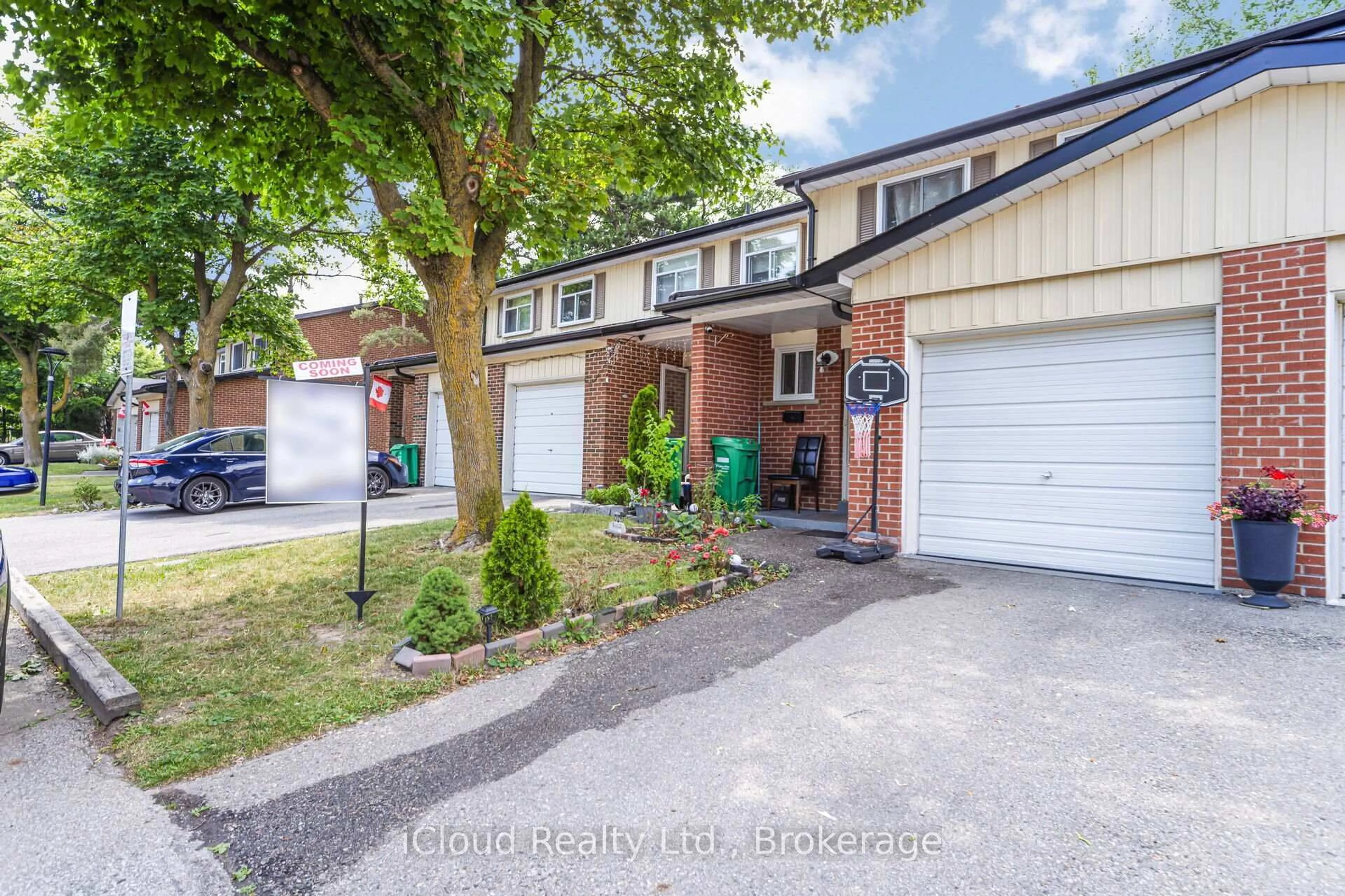 A pic from outside/outdoor area/front of a property/back of a property/a pic from drone, street for 25 Vodden Crt #25, Brampton Ontario L6V 2V7