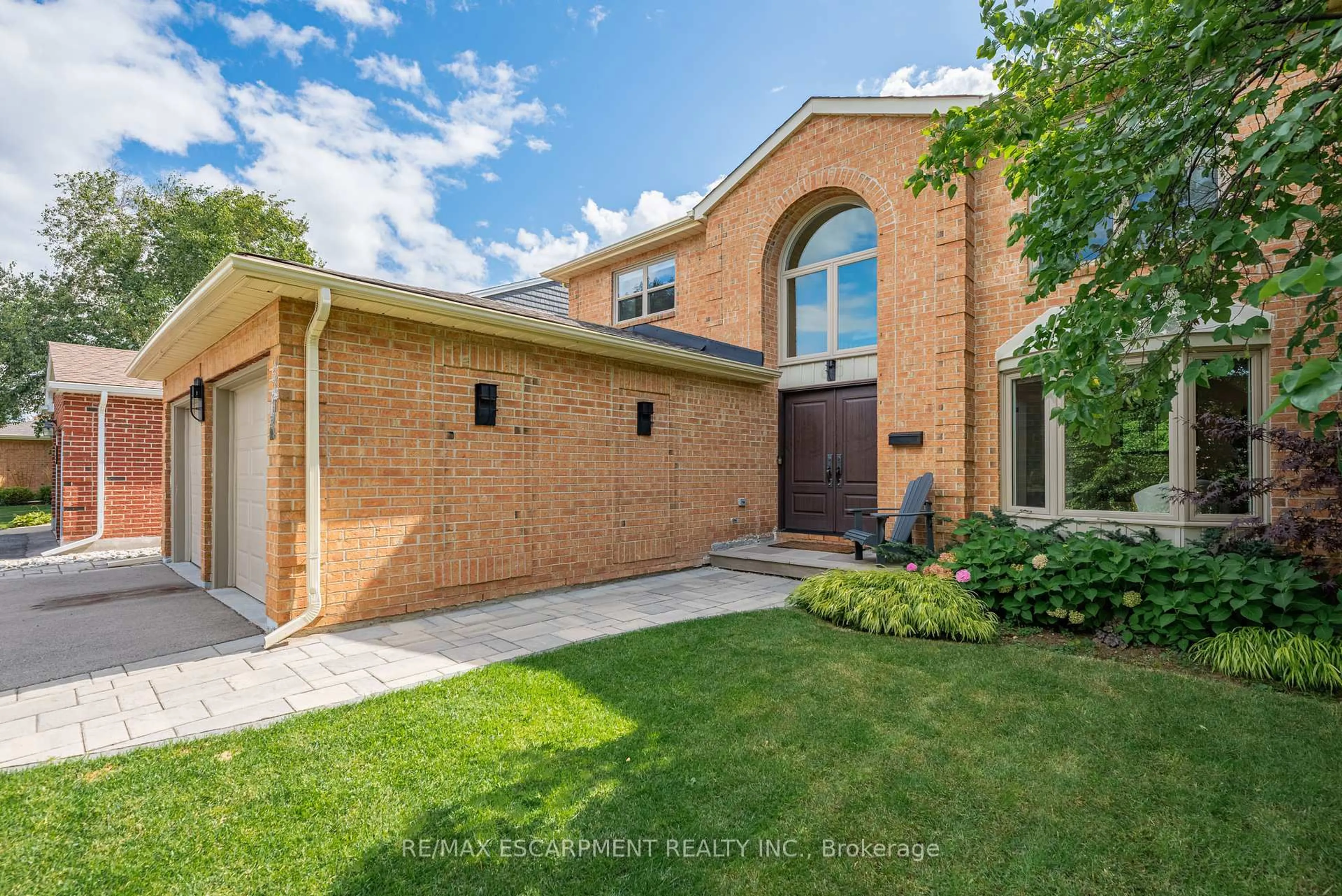 Home with brick exterior material, street for 2130 Winding Way, Burlington Ontario L7M 2X8