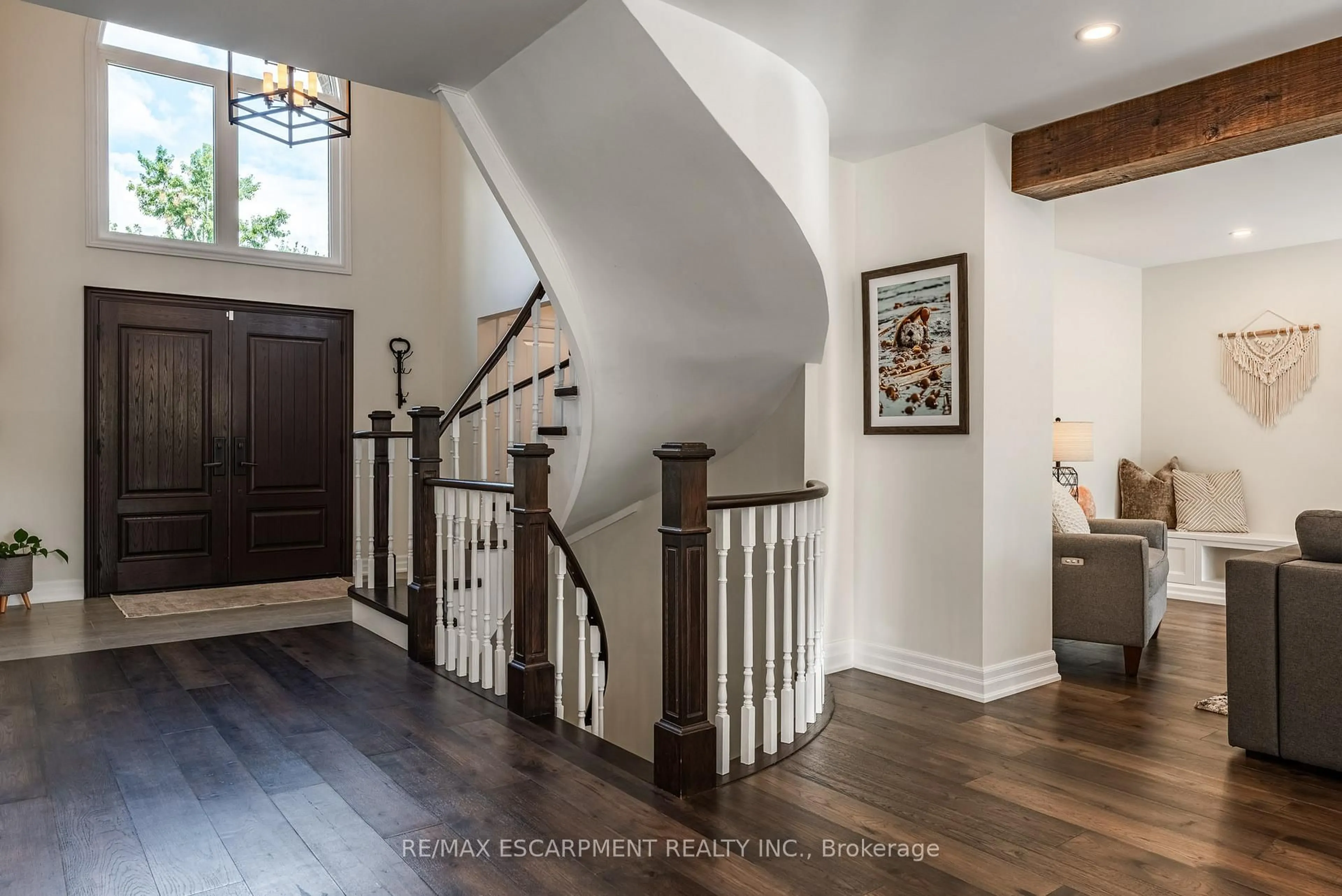Indoor entryway for 2130 Winding Way, Burlington Ontario L7M 2X8