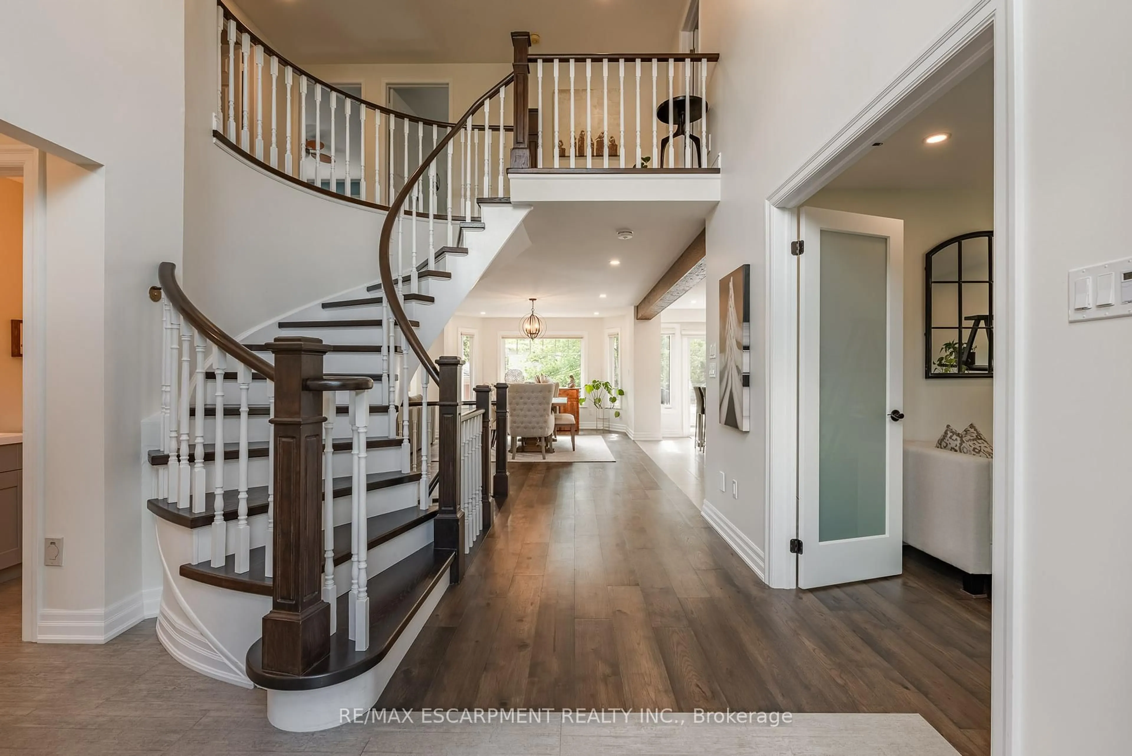 Indoor entryway for 2130 Winding Way, Burlington Ontario L7M 2X8