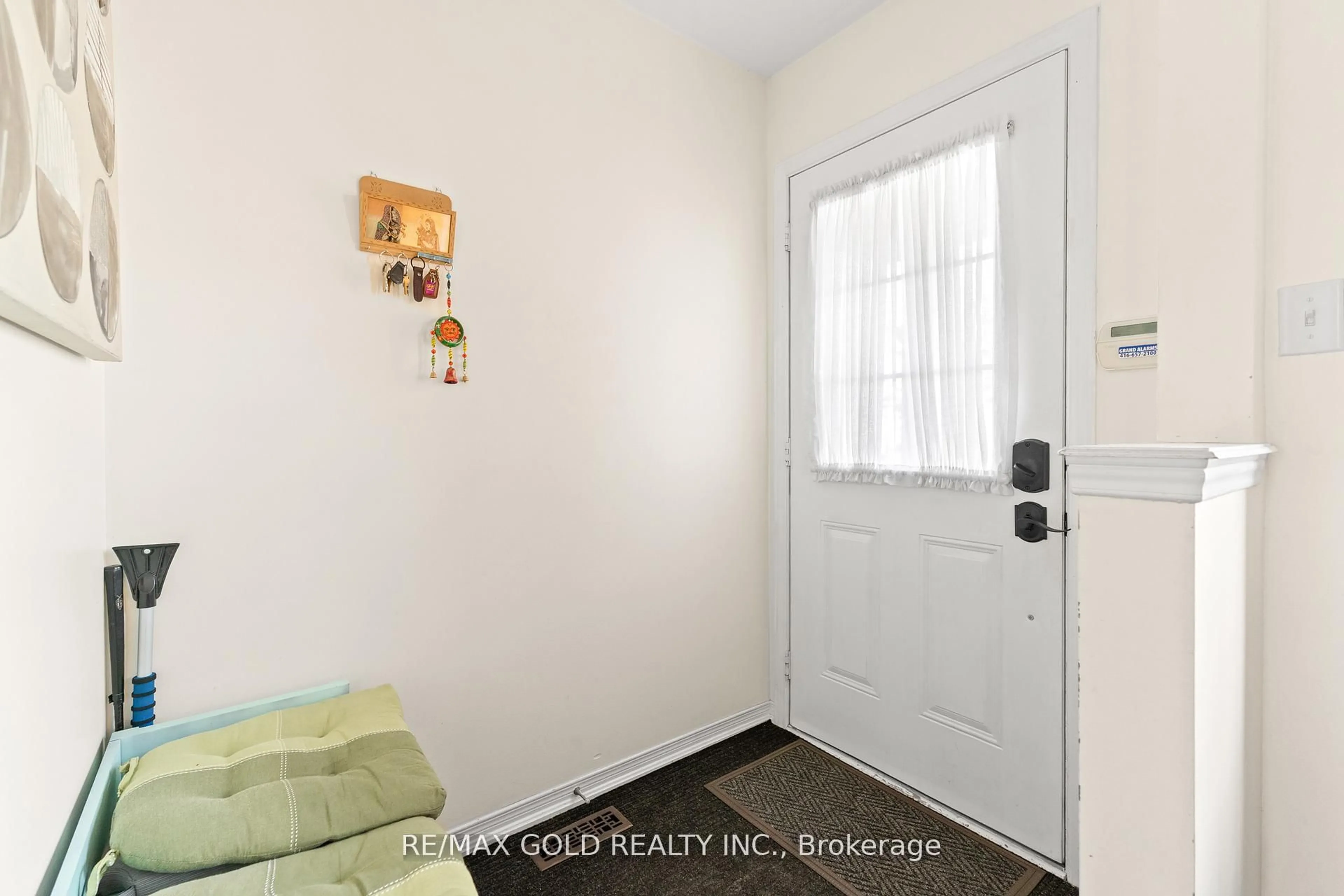 Indoor entryway for 22 Nutwood Way, Brampton Ontario L6R 0X7