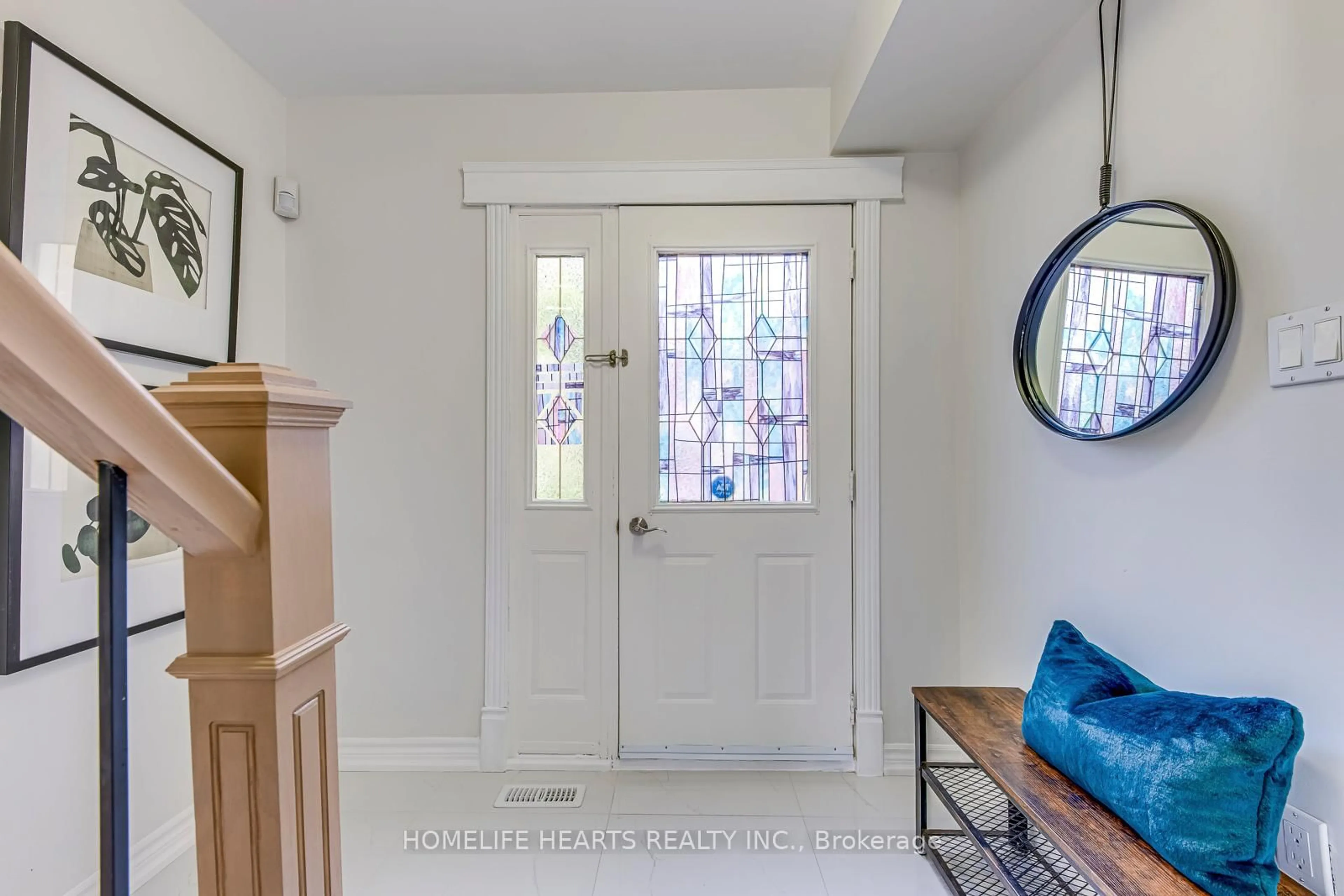 Indoor entryway for 14 Craigleigh Cres #14, Brampton Ontario L6T 2E3