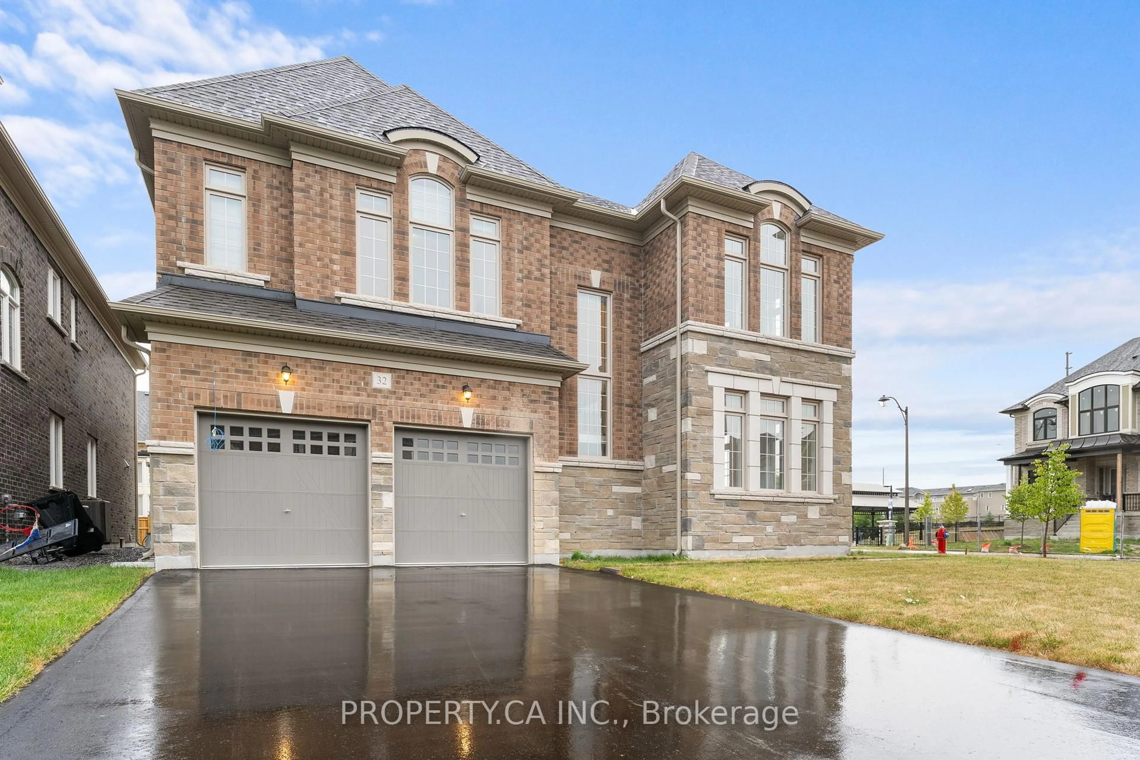 Home with brick exterior material, street for 32 Valleywest Rd, Brampton Ontario L6P 4R5