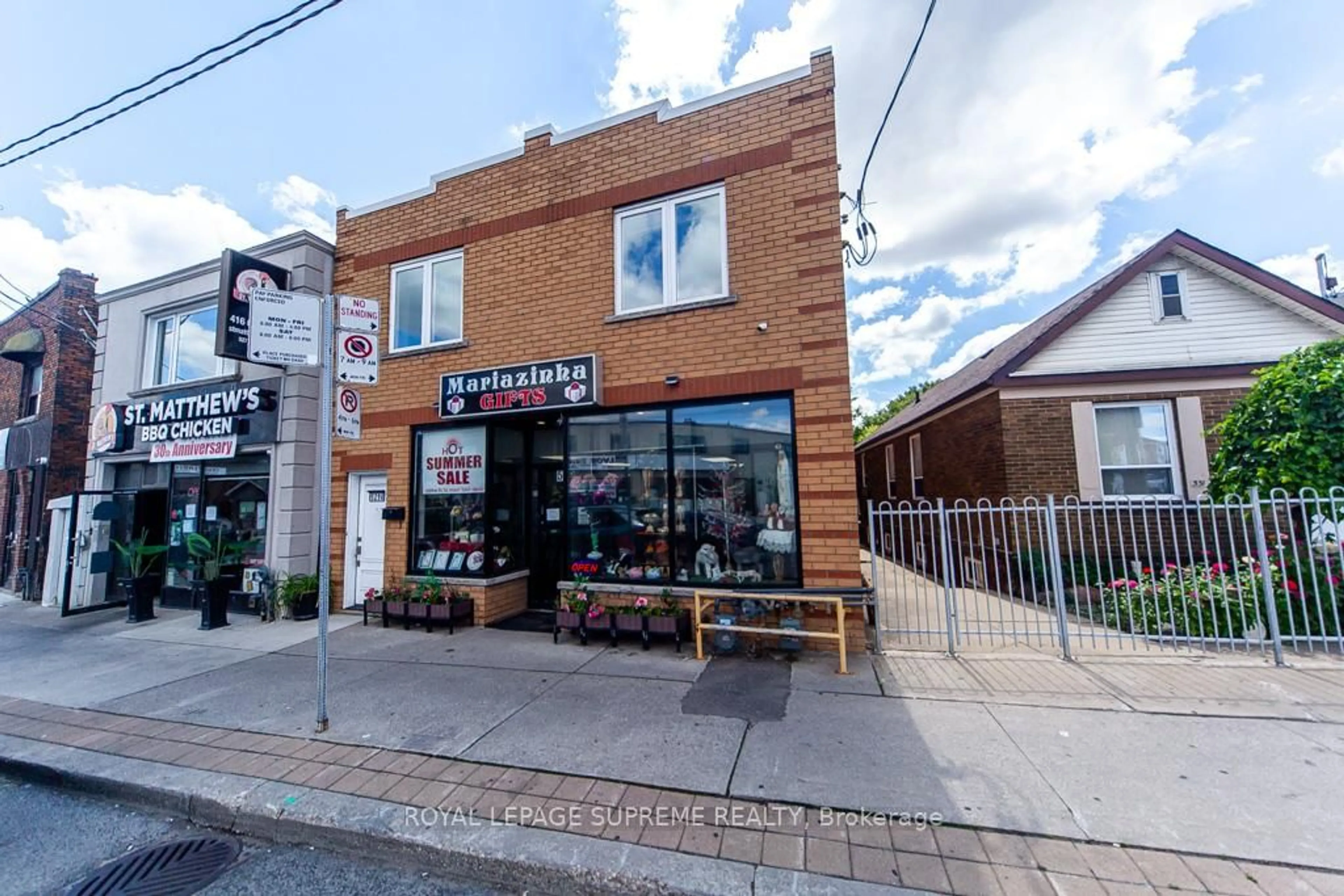 Patio, street for 529 Rogers Rd, Toronto Ontario M6M 1B4