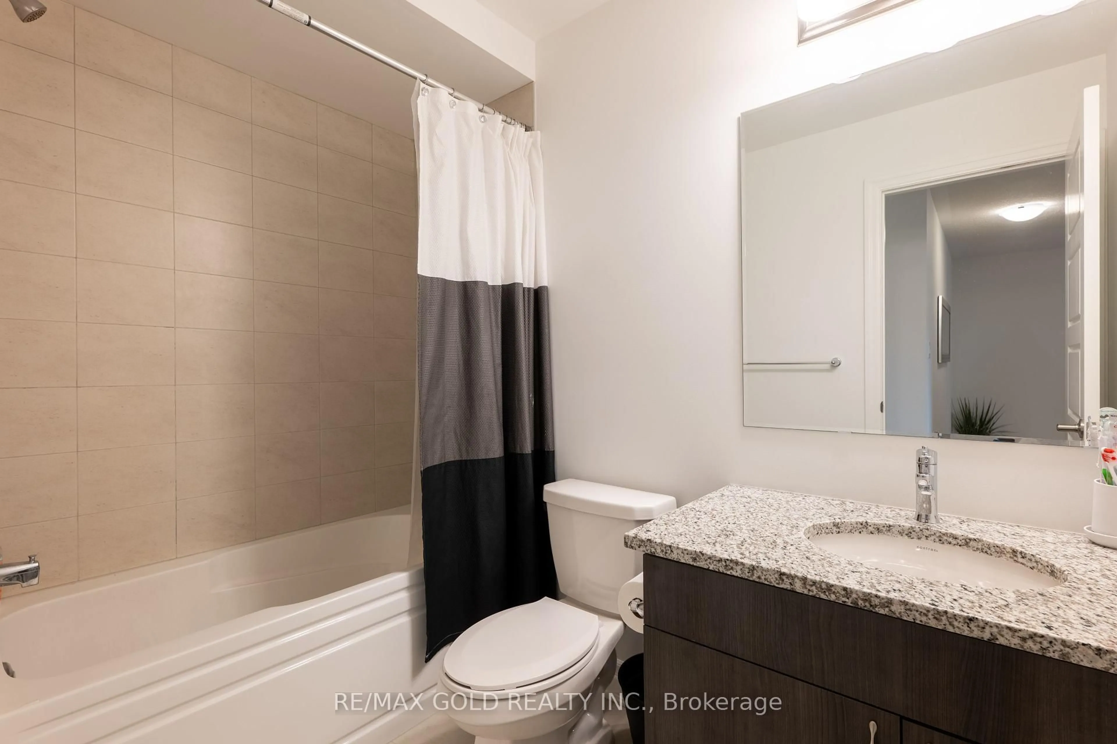 Standard bathroom, ceramic/tile floor for 1257 Trudeau Dr, Milton Ontario L9T 6H8