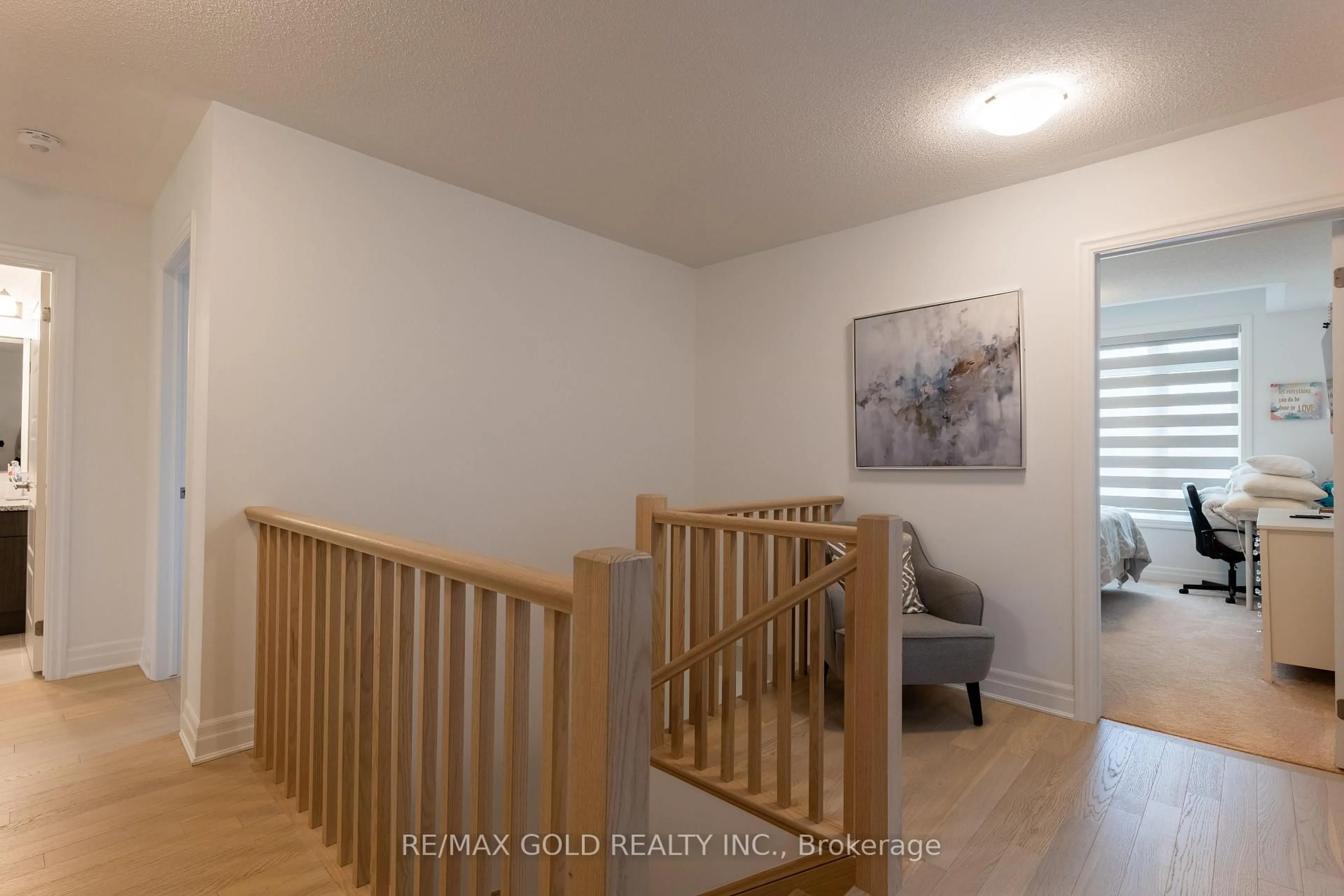 Indoor entryway for 1257 Trudeau Dr, Milton Ontario L9T 6H8