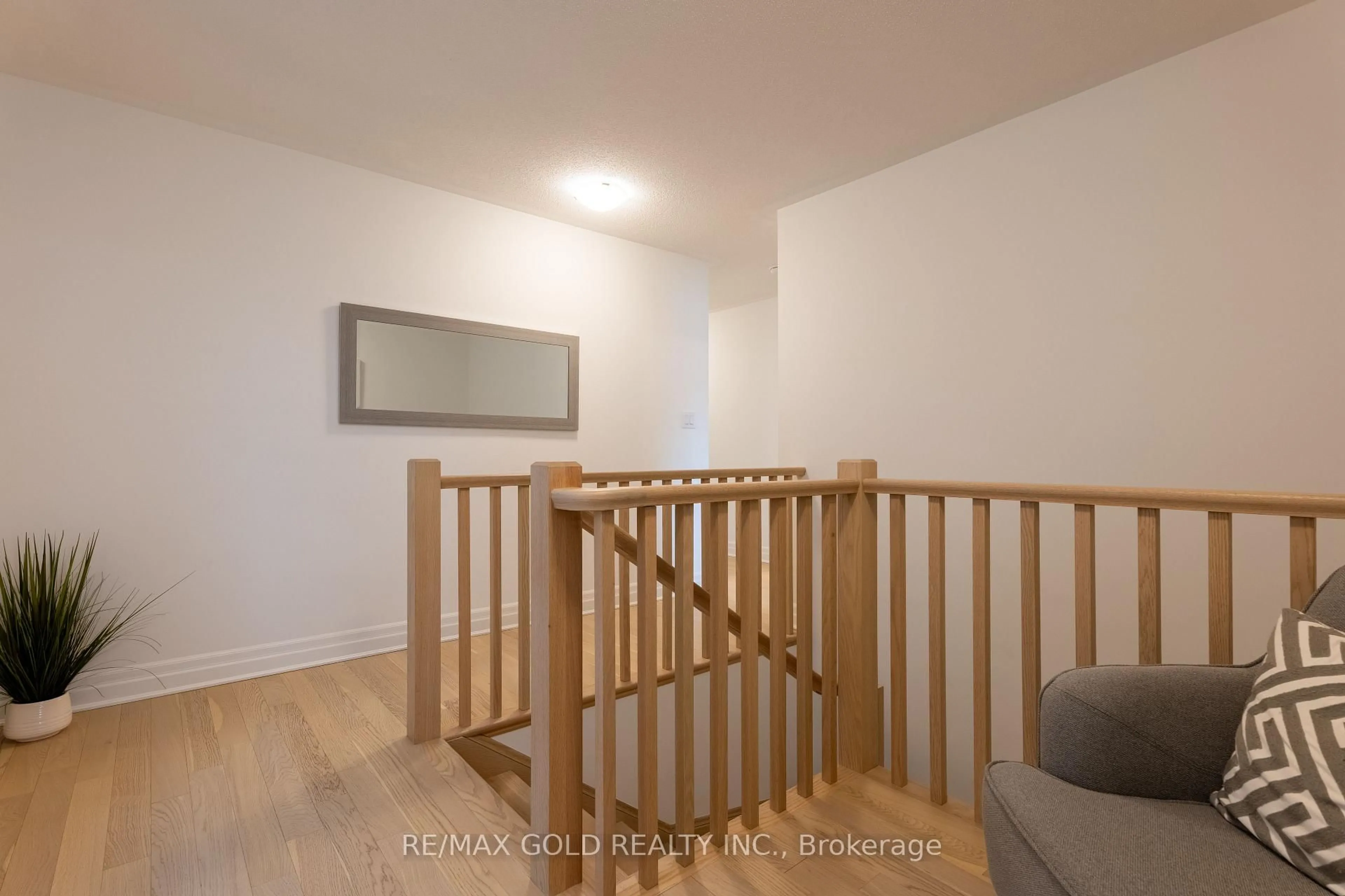 Stairs for 1257 Trudeau Dr, Milton Ontario L9T 6H8