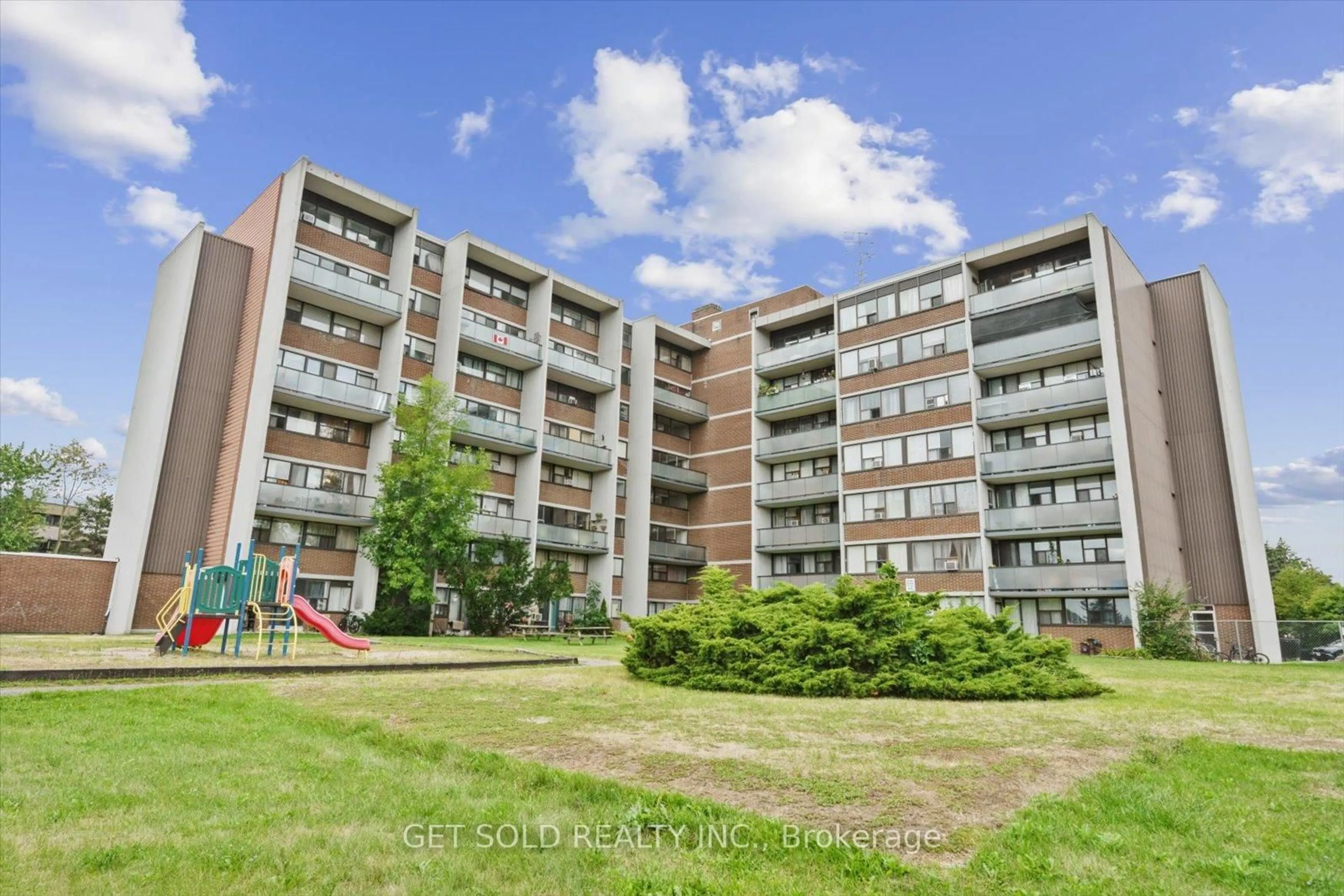 Unknown for 2121 Roche Crt #301, Mississauga Ontario L5K 2C7