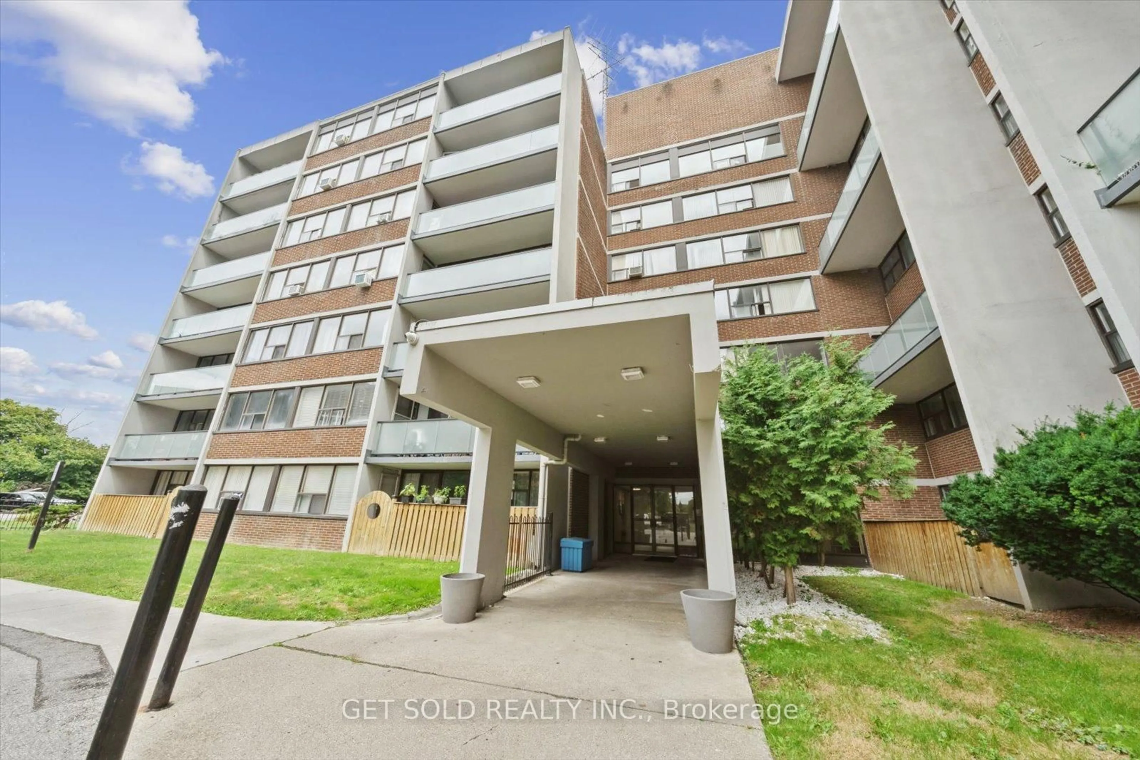 Unknown for 2121 Roche Crt #301, Mississauga Ontario L5K 2C7