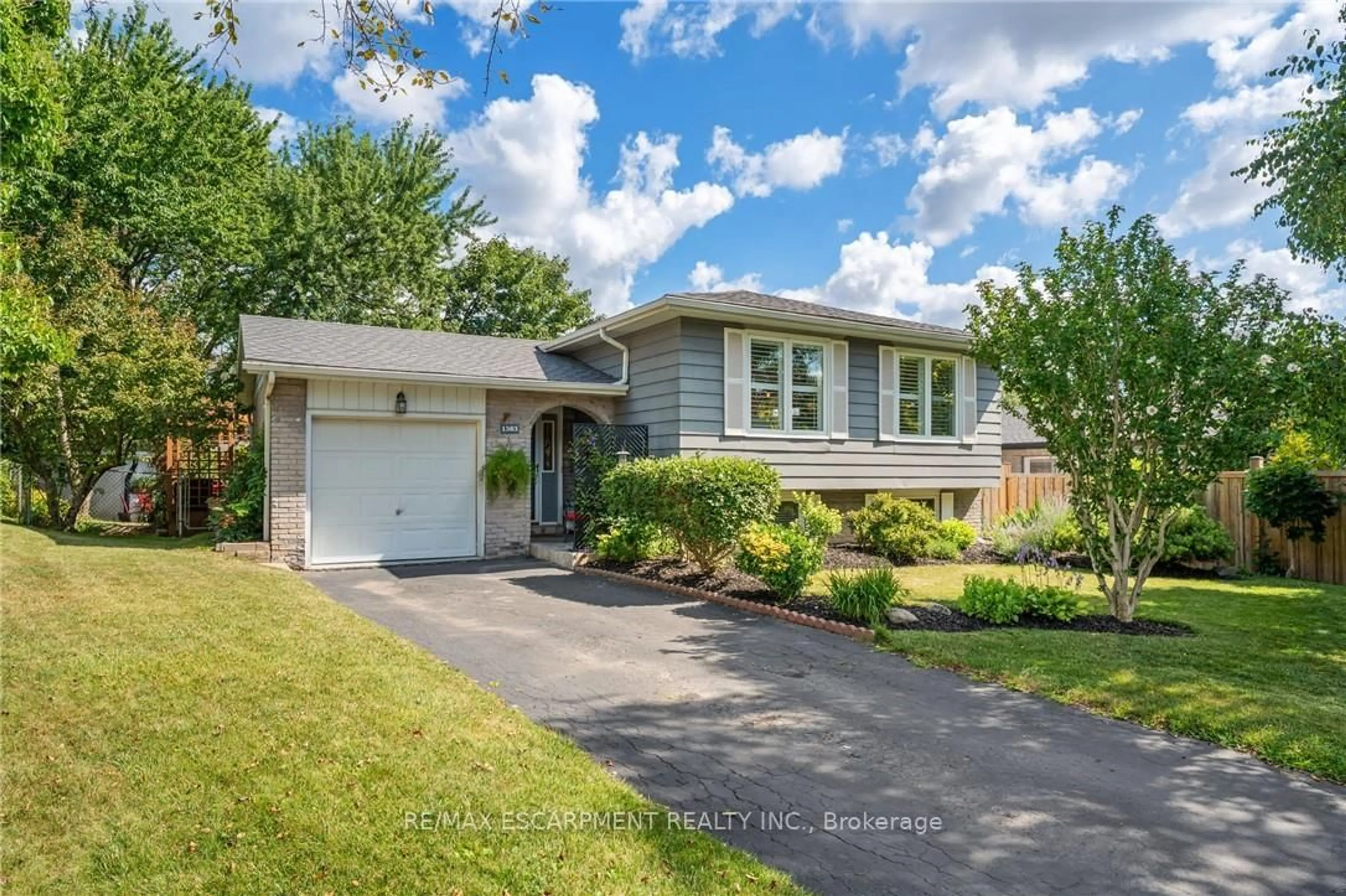 Home with vinyl exterior material, street for 1383 Christina Crt, Burlington Ontario L7P 2V8