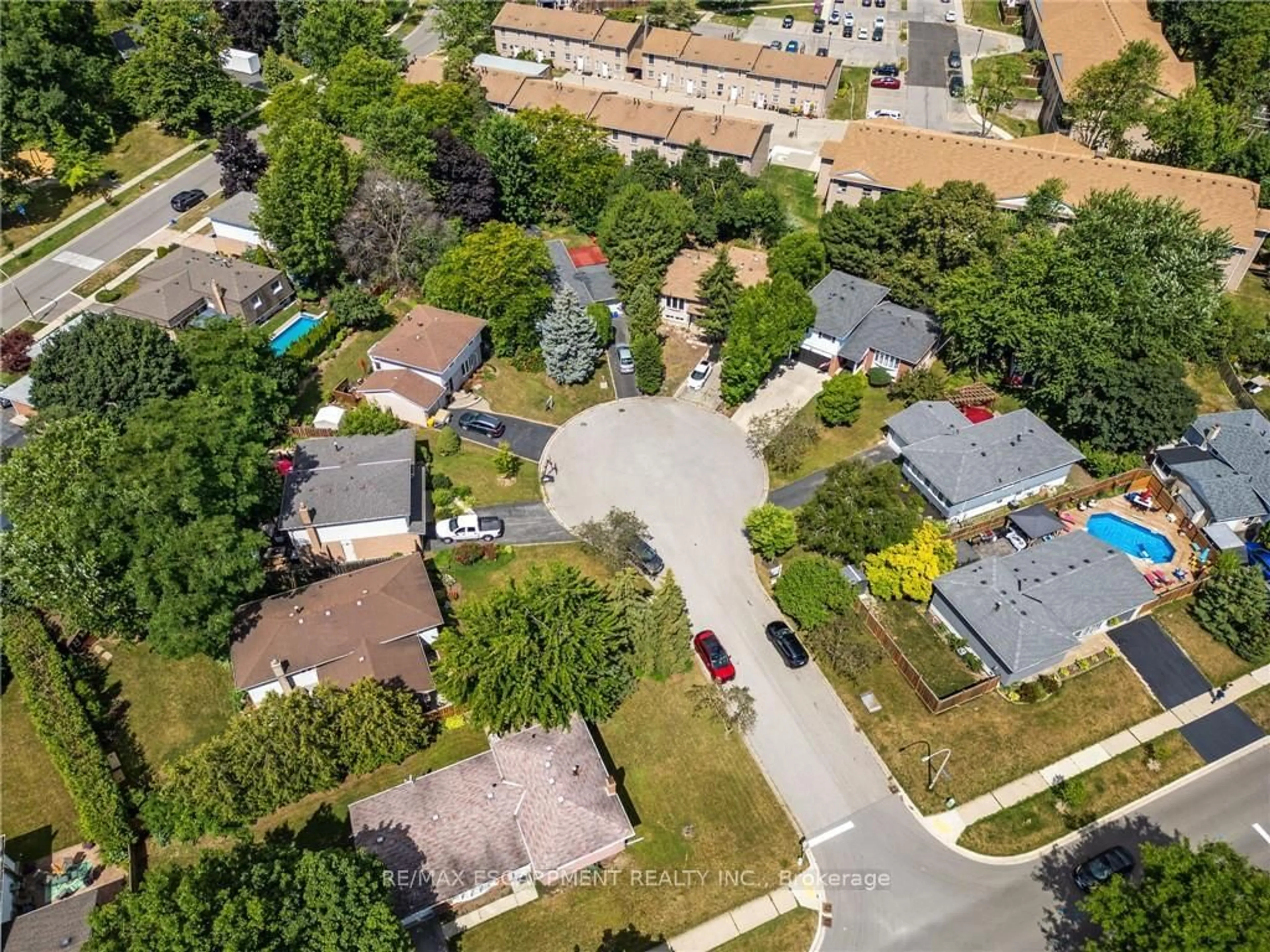A pic from outside/outdoor area/front of a property/back of a property/a pic from drone, street for 1383 Christina Crt, Burlington Ontario L7P 2V8