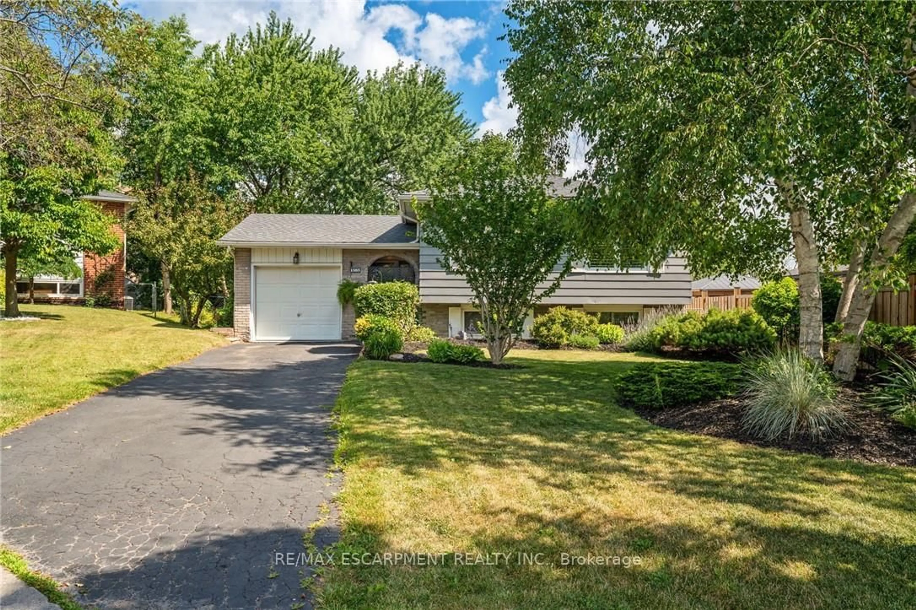 Unknown for 1383 Christina Crt, Burlington Ontario L7P 2V8