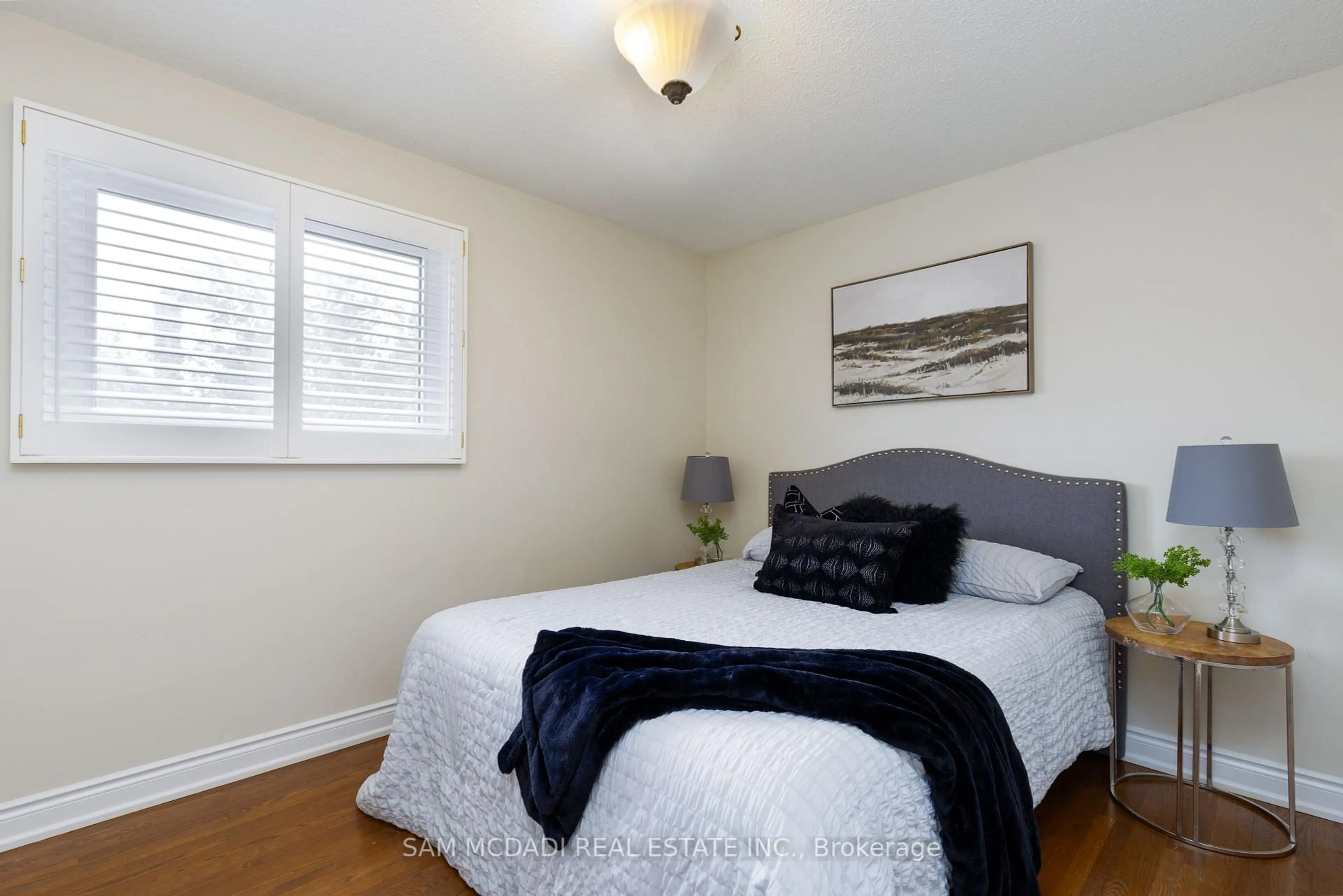 Bedroom with bed, wood/laminate floor for 160 Tuscadero Cres, Mississauga Ontario L4Z 3C1