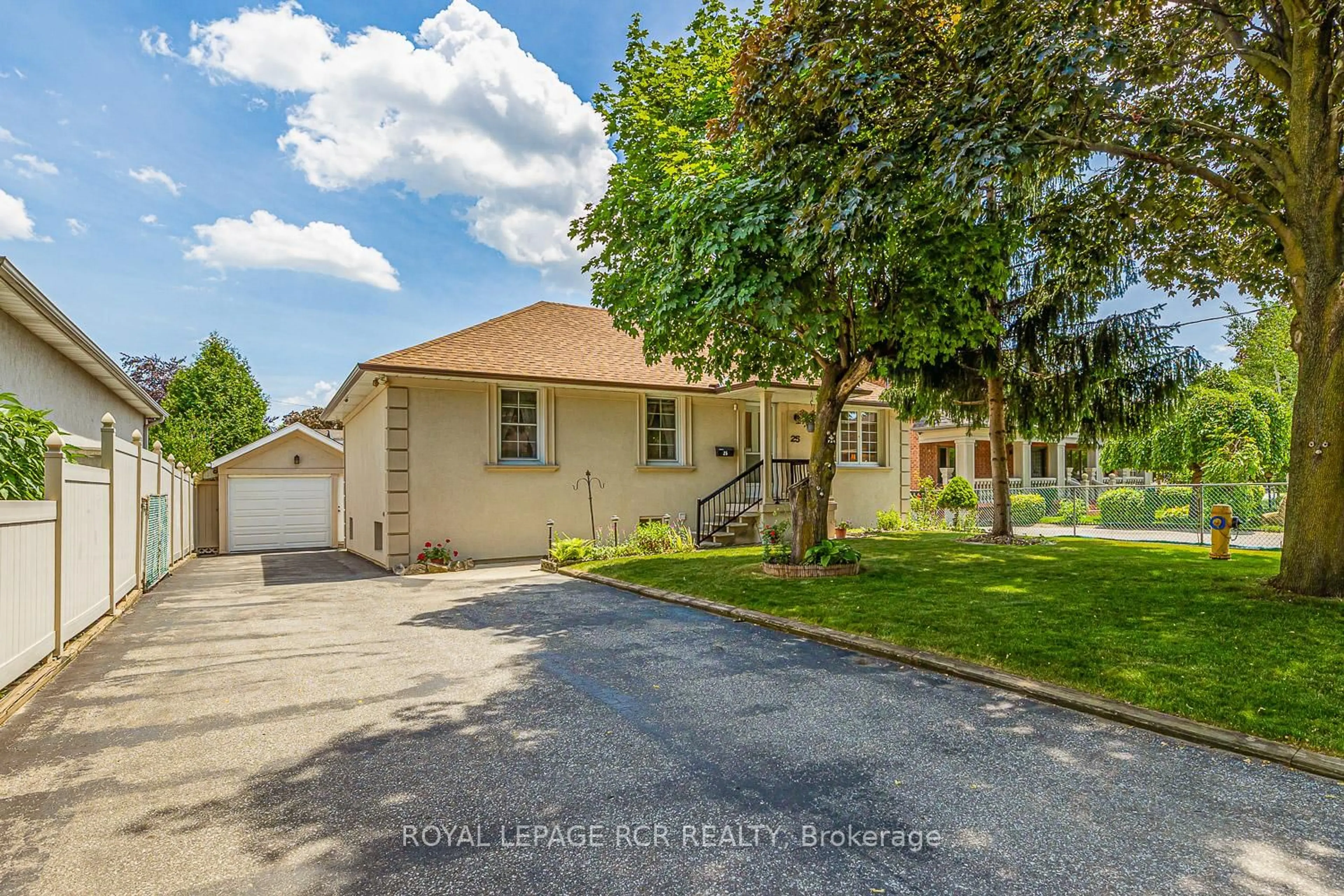 A pic from outside/outdoor area/front of a property/back of a property/a pic from drone, street for 25 Ann Arbour Rd, Toronto Ontario M9M 2J5