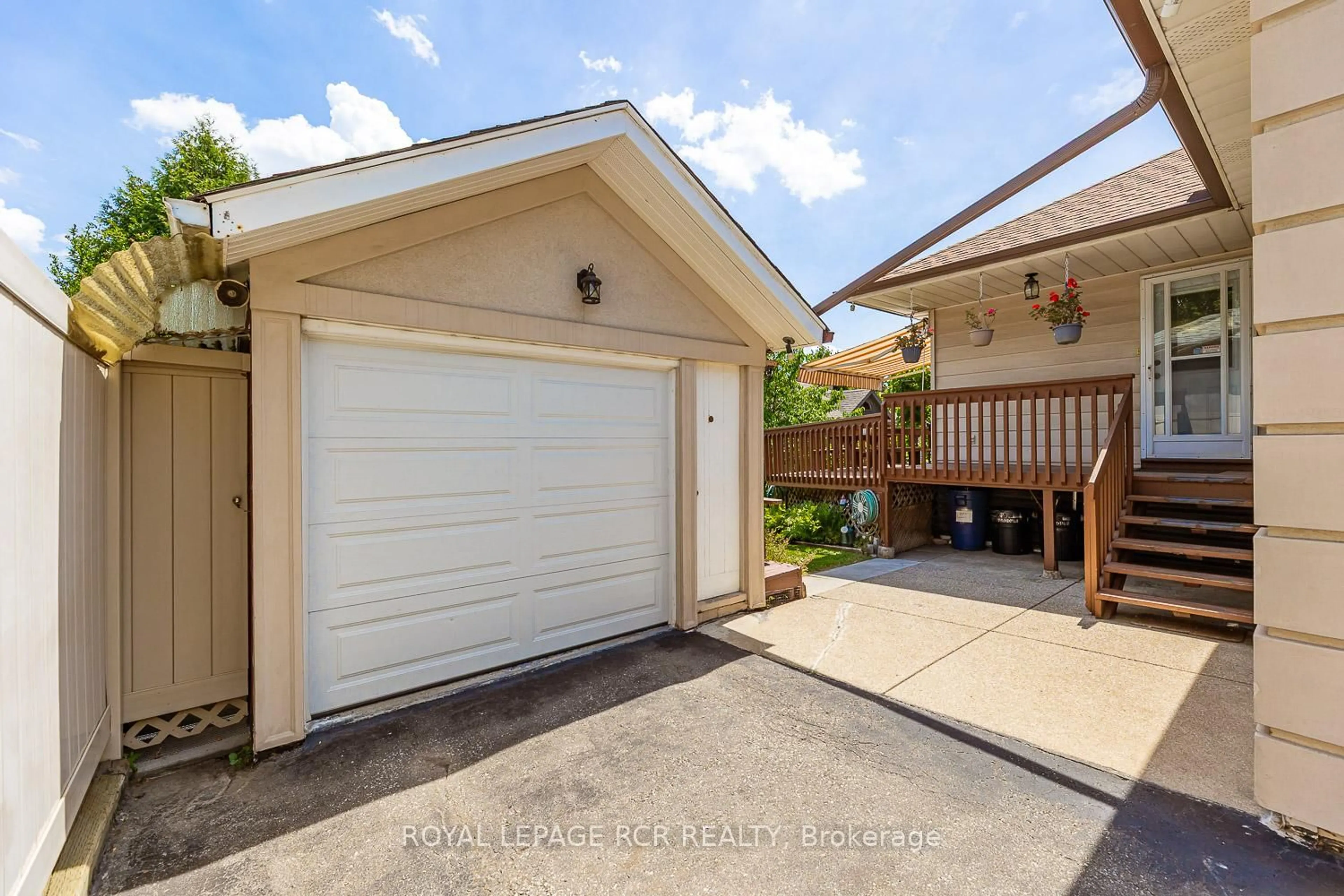 Indoor garage for 25 Ann Arbour Rd, Toronto Ontario M9M 2J5