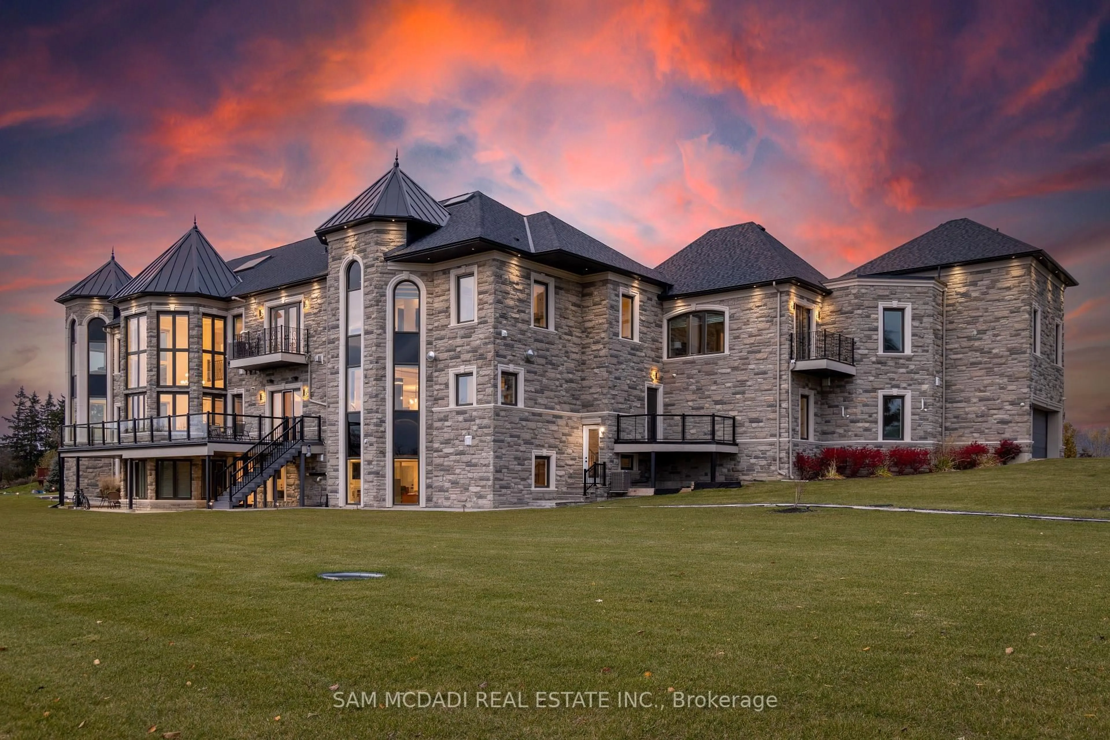 A pic from outside/outdoor area/front of a property/back of a property/a pic from drone, mountain view for 4 Saint Lukes Crt, Brampton Ontario L6P 1K9