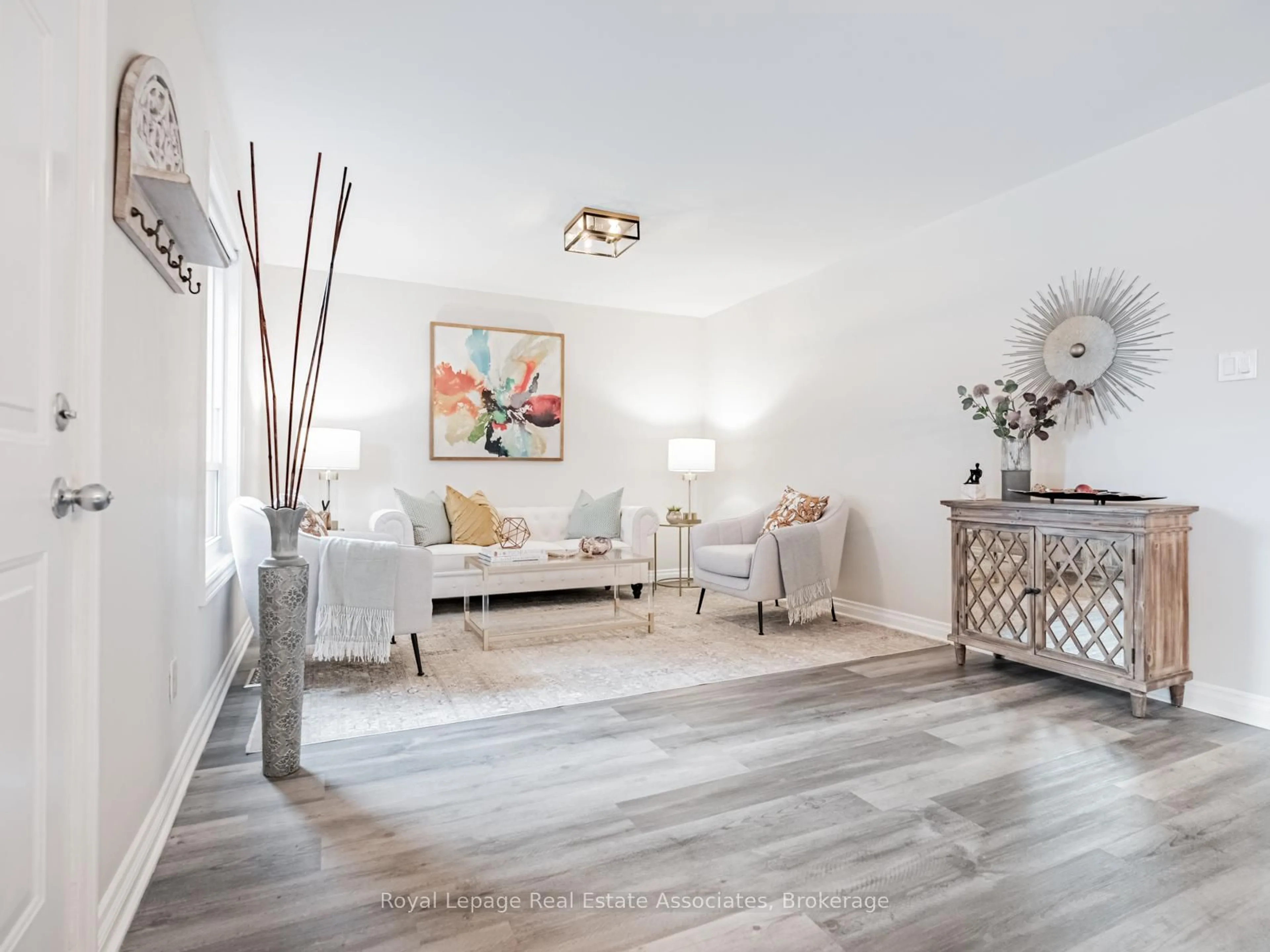 Living room with furniture, wood/laminate floor for 1094 Eastmount Ave, Mississauga Ontario L5E 1Z4