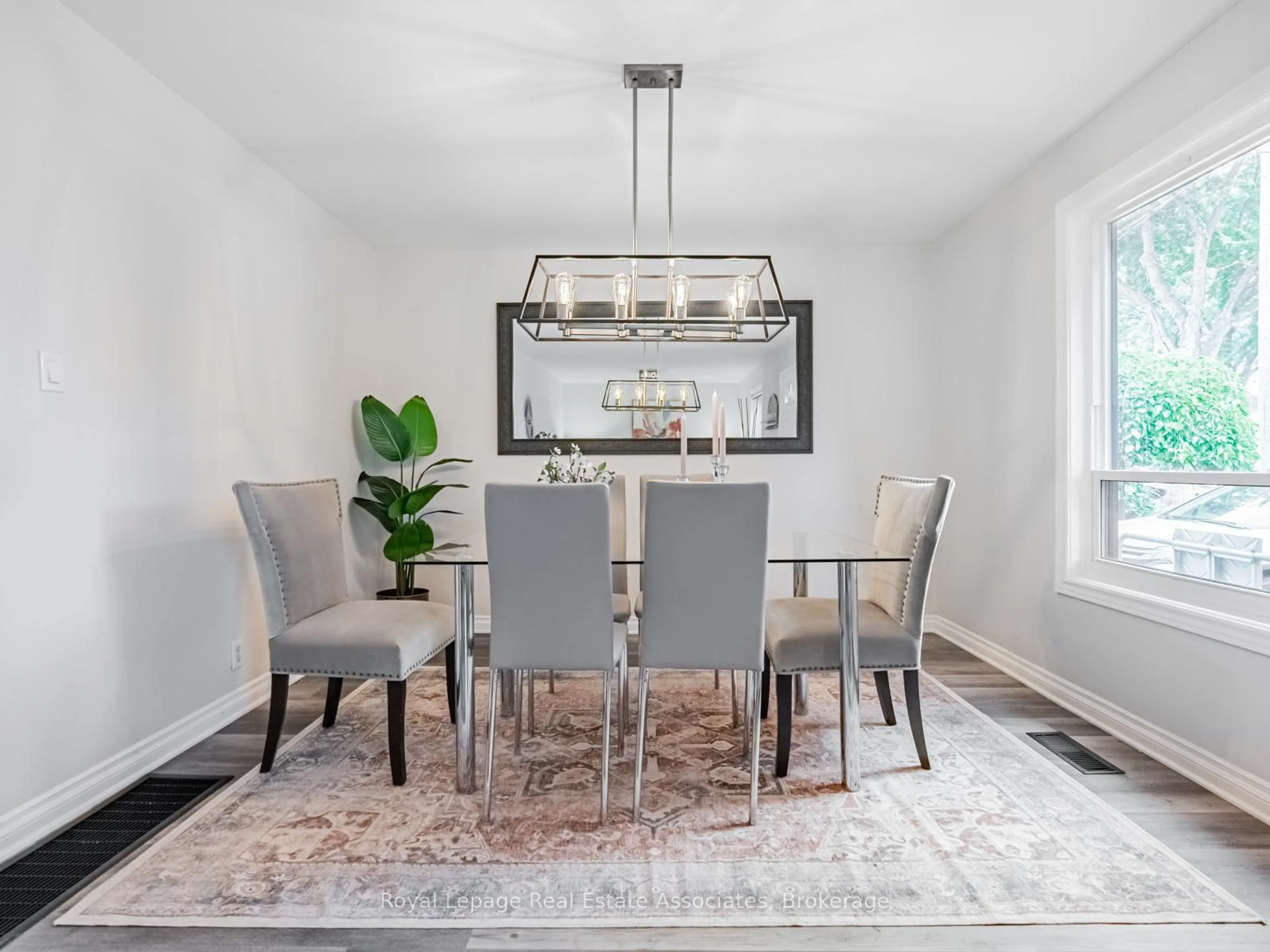 Dining room, unknown for 1094 Eastmount Ave, Mississauga Ontario L5E 1Z4