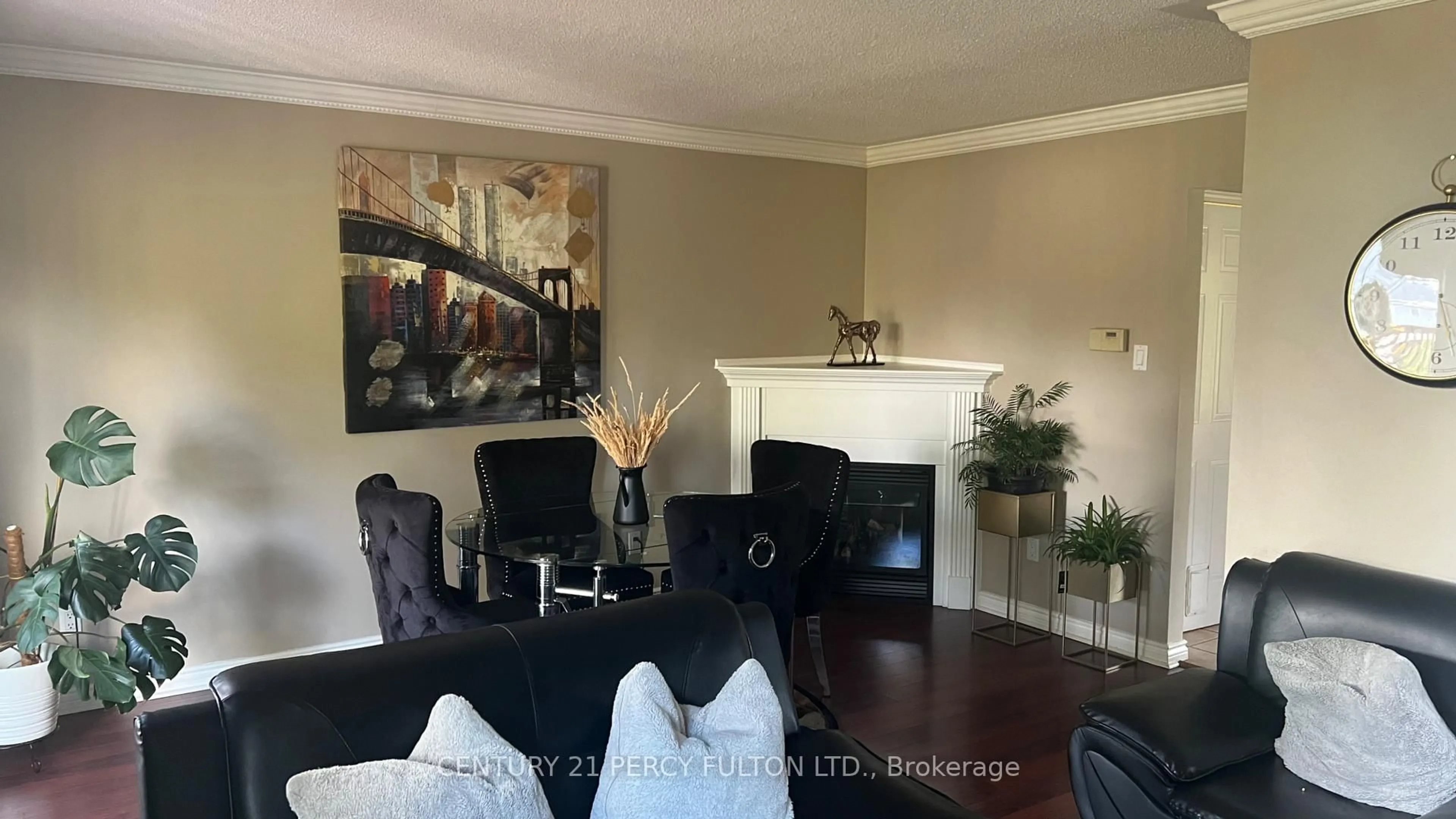 Living room with furniture, wood/laminate floor for 318 Hansen Blvd, Orangeville Ontario L9W 4M6