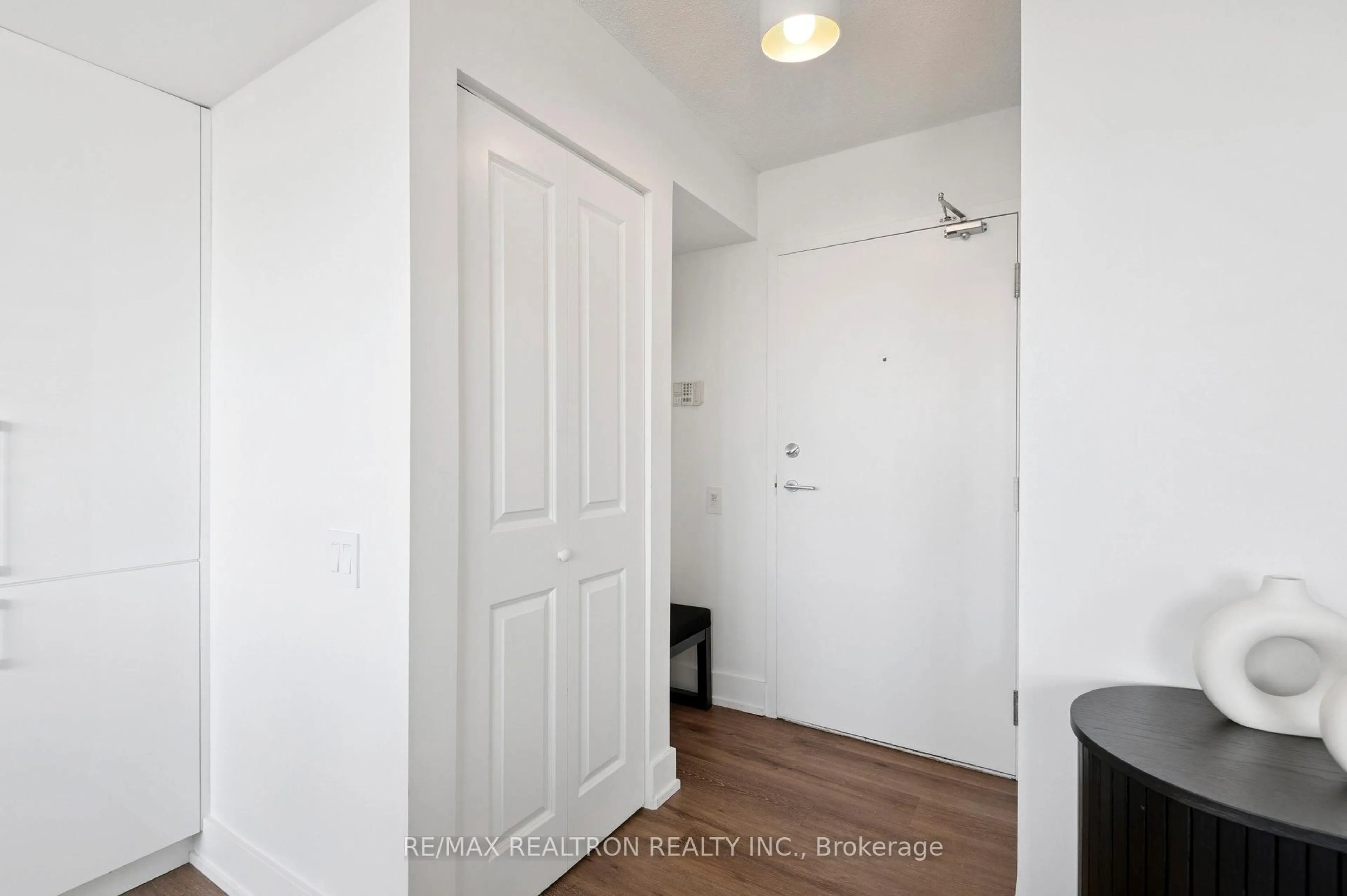 Indoor entryway for 1040 The Queensway Ave #901, Toronto Ontario M8Z 0A7