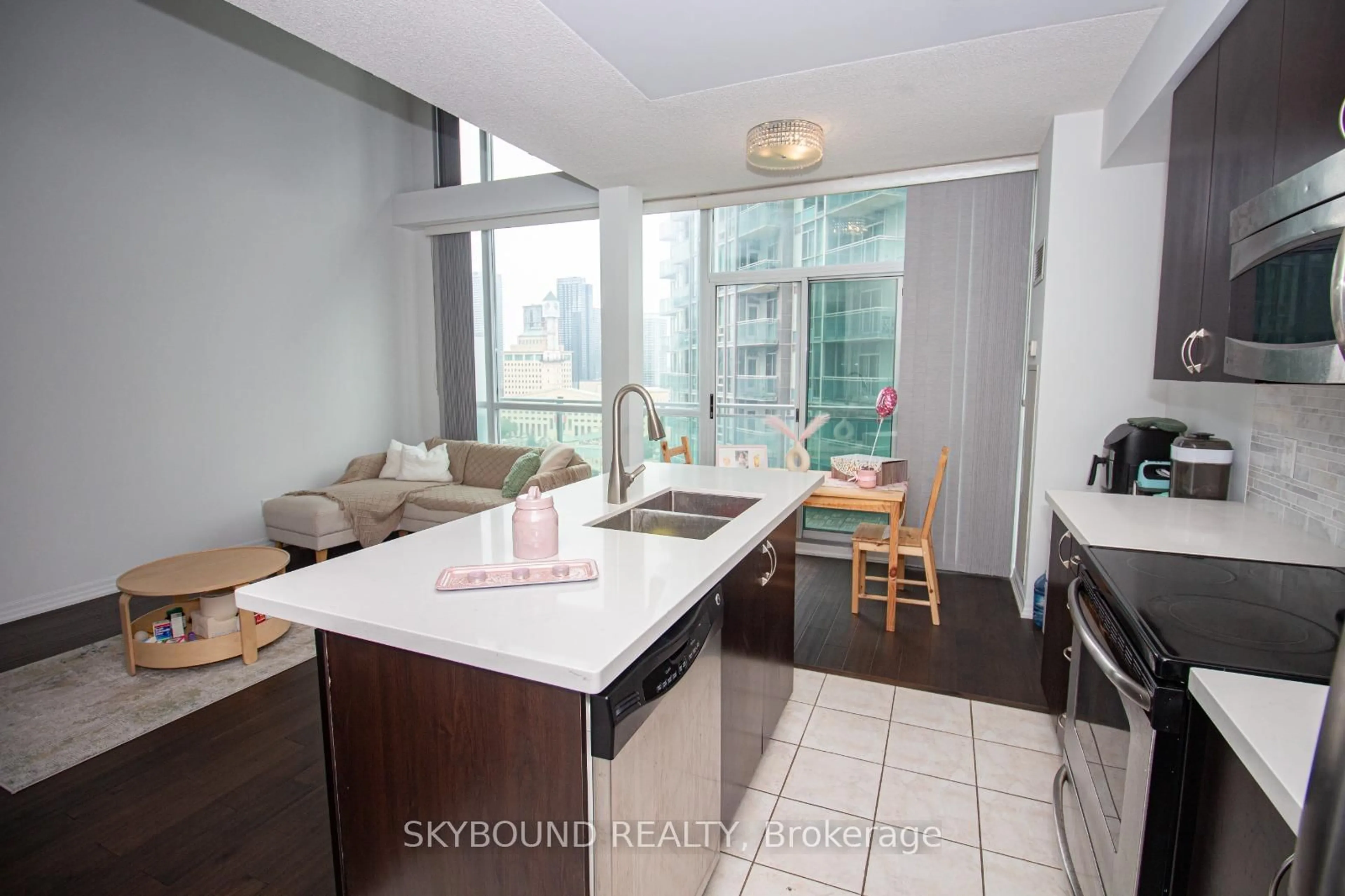 Unknown for 223 Webb Dr #1701, Mississauga Ontario L5B 0E8