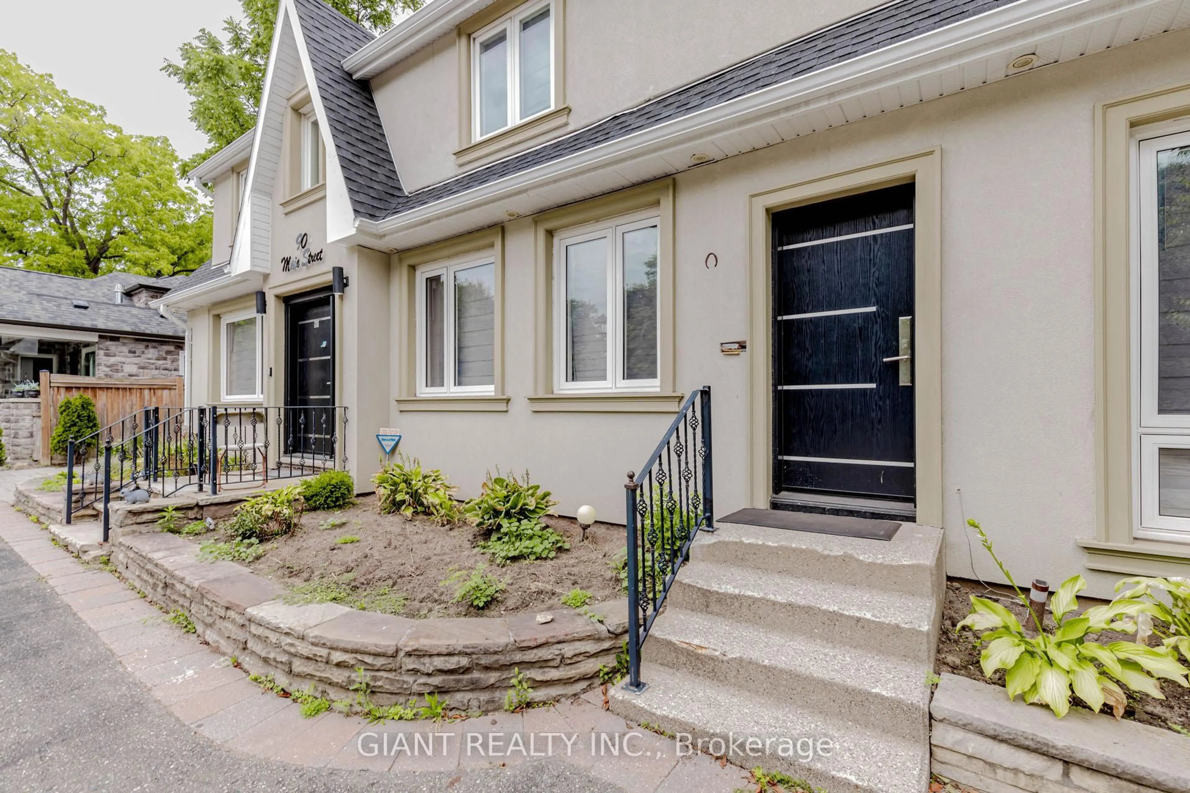 Home with brick exterior material, street for 90 Main St, Brampton Ontario L6W 2C7