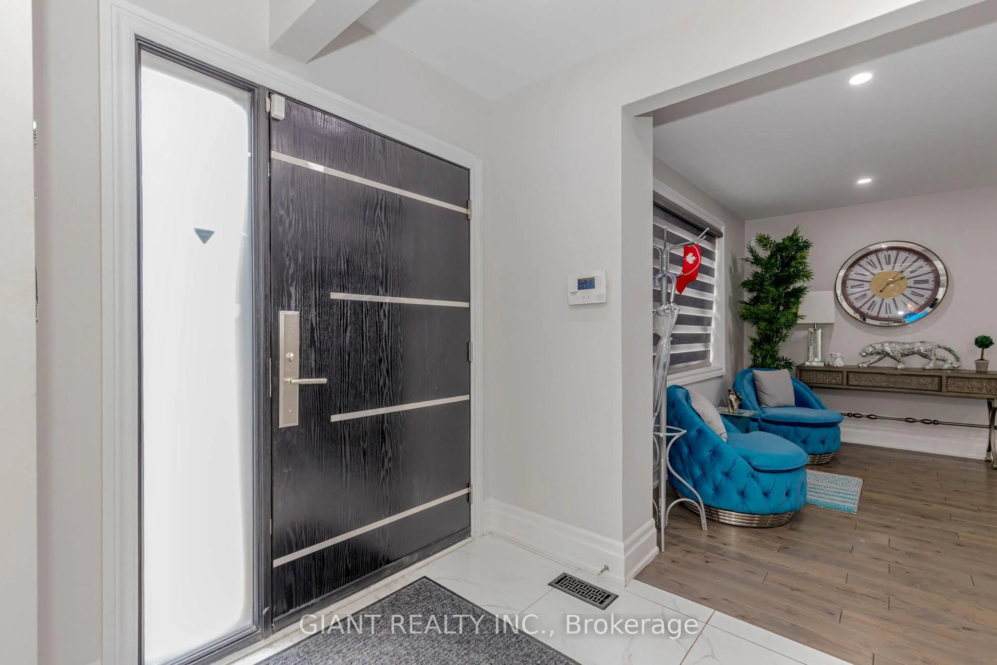 Indoor entryway for 90 Main St, Brampton Ontario L6W 2C7