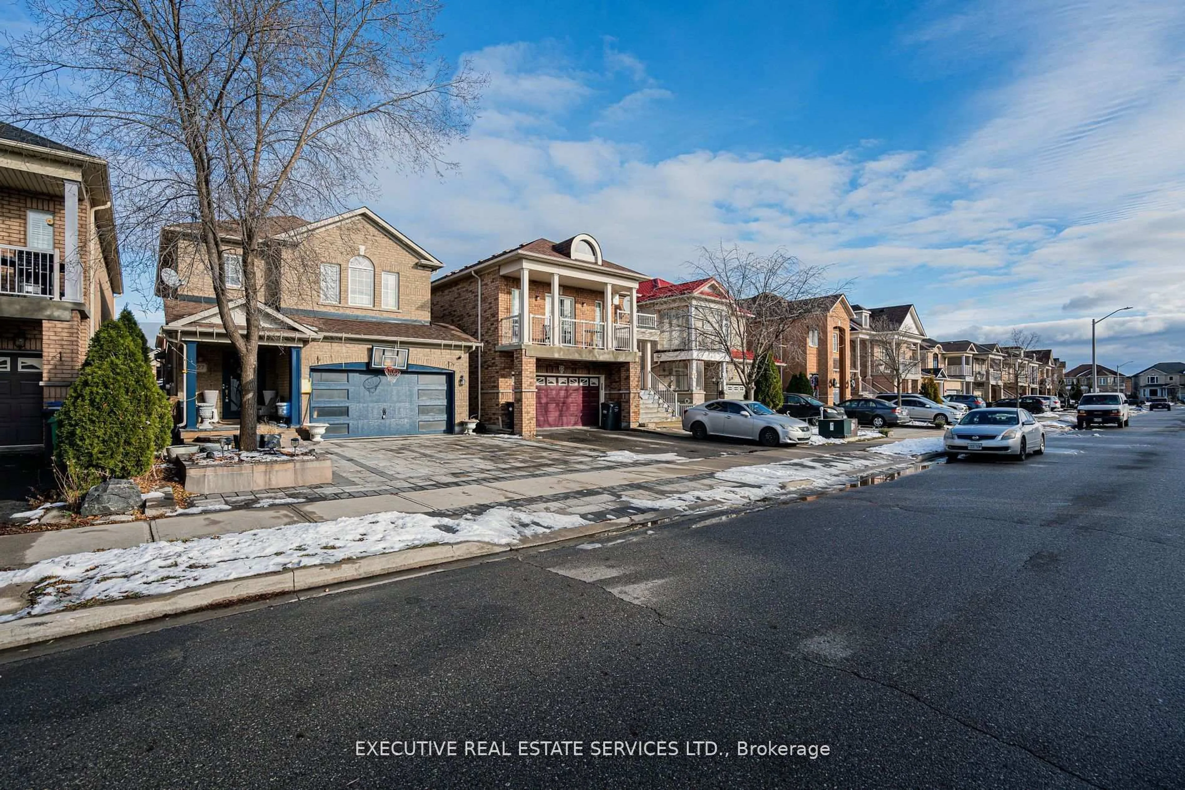 A pic from outside/outdoor area/front of a property/back of a property/a pic from drone, street for 27 Savita Rd, Brampton Ontario L7A 3V1