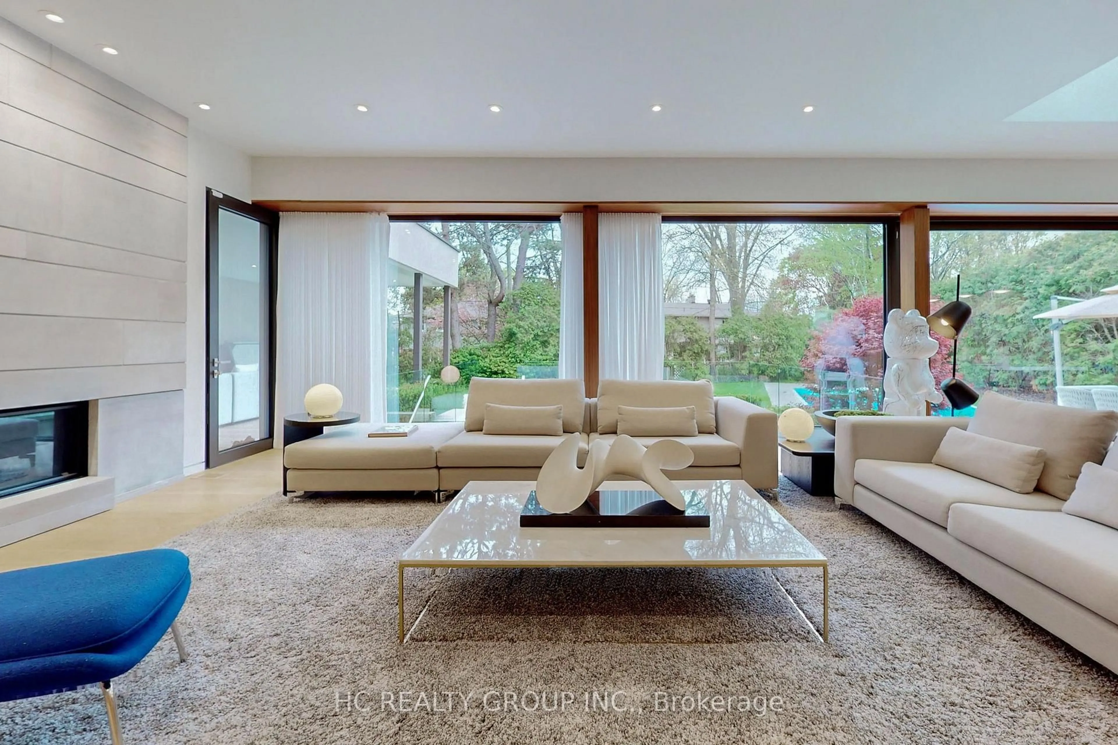 Living room with furniture, unknown for 1336 Hillhurst Rd, Oakville Ontario L6J 1X5