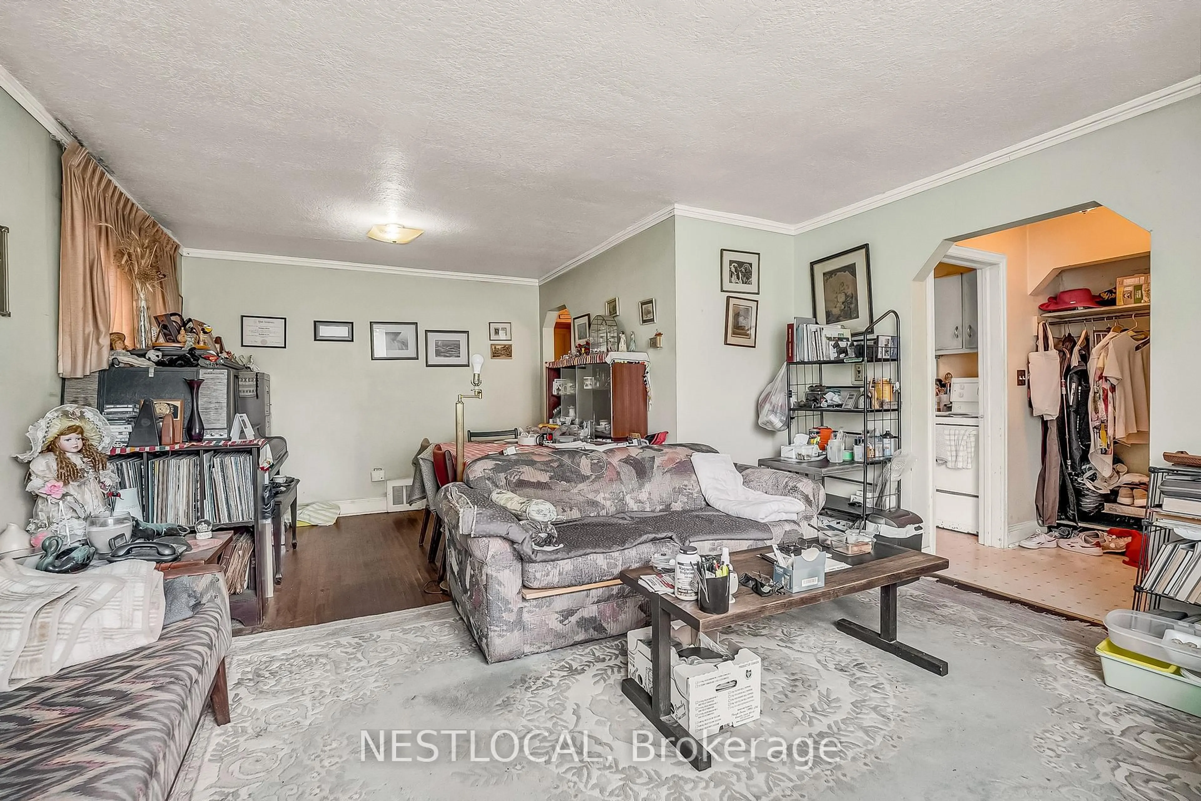A pic of a room for 37 Enfield Ave, Toronto Ontario M8W 1T6
