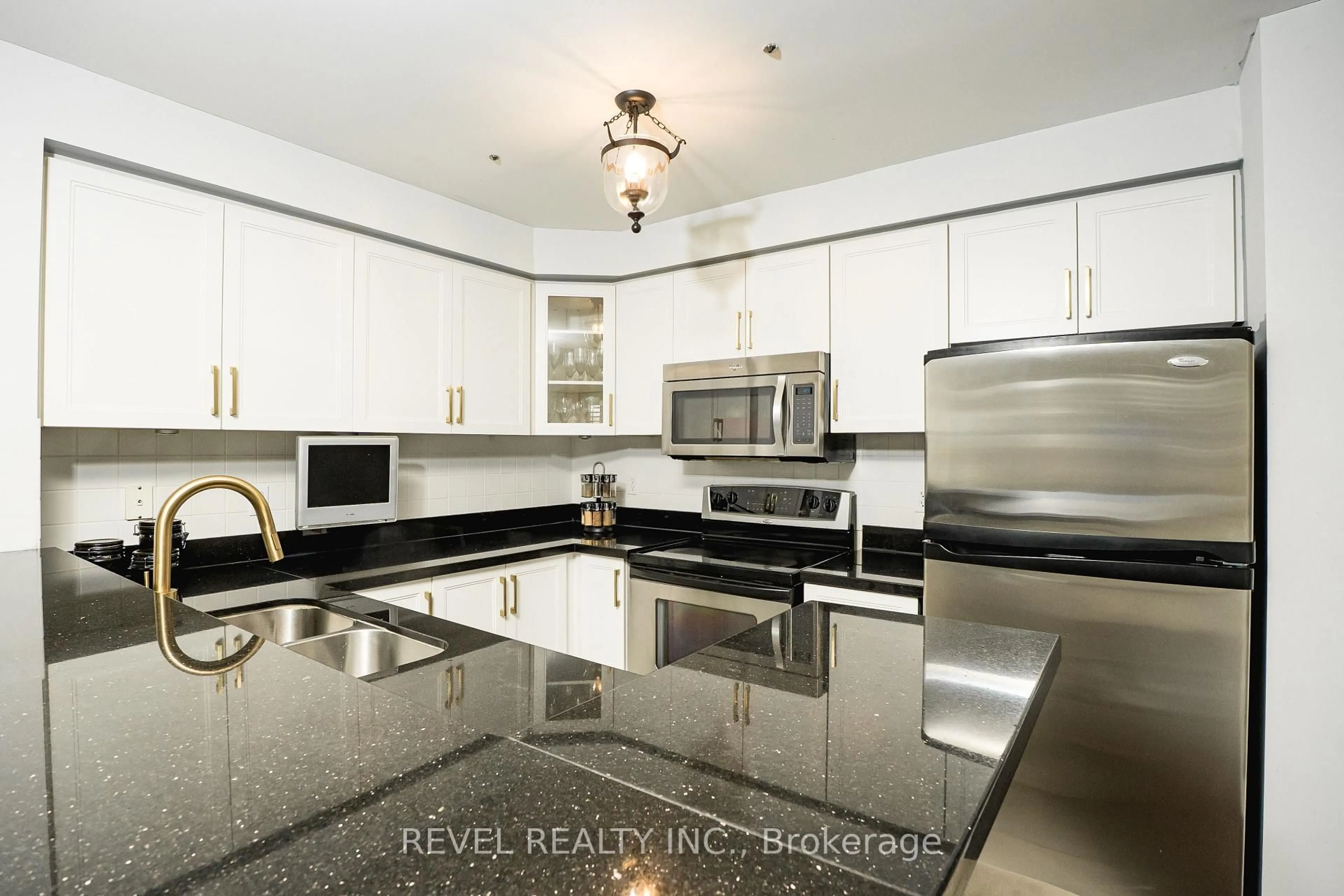 Open concept kitchen, ceramic/tile floor for 97 Cordgrass Cres, Brampton Ontario L6R 1Z8