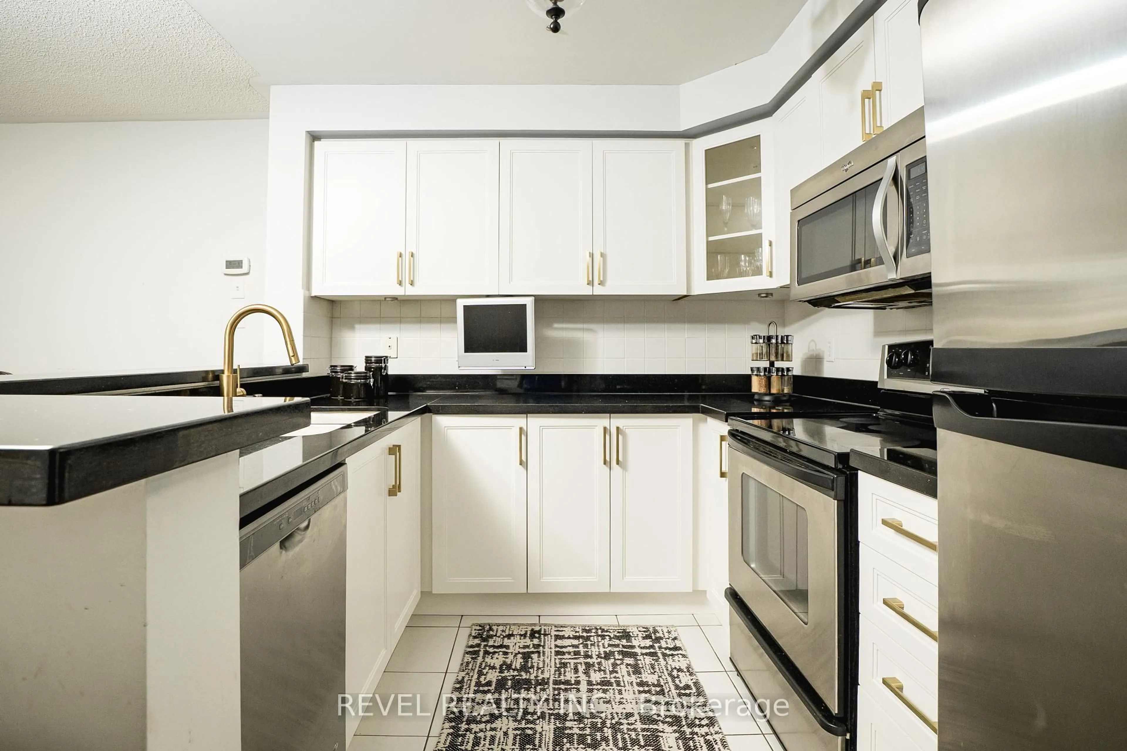Standard kitchen, unknown for 97 Cordgrass Cres, Brampton Ontario L6R 1Z8